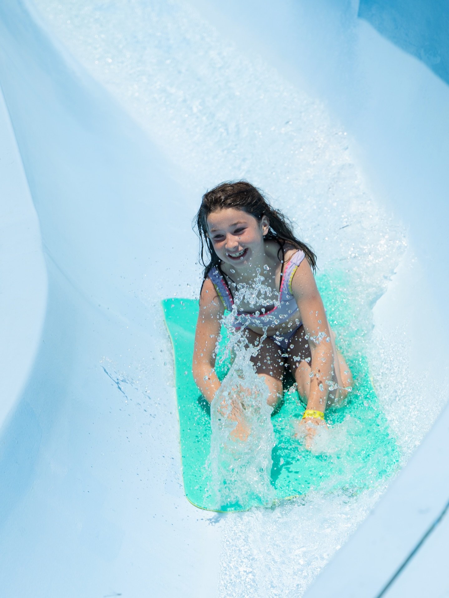 Smiles like these are what summer is all about!☀️🩵
Tag someone you&rsquo;d spend the day with &amp; come make fun memories at Mustang Waterpark!

#visitarroyogrande #slo #centralcoastactivities #centralcoast #lopezlake