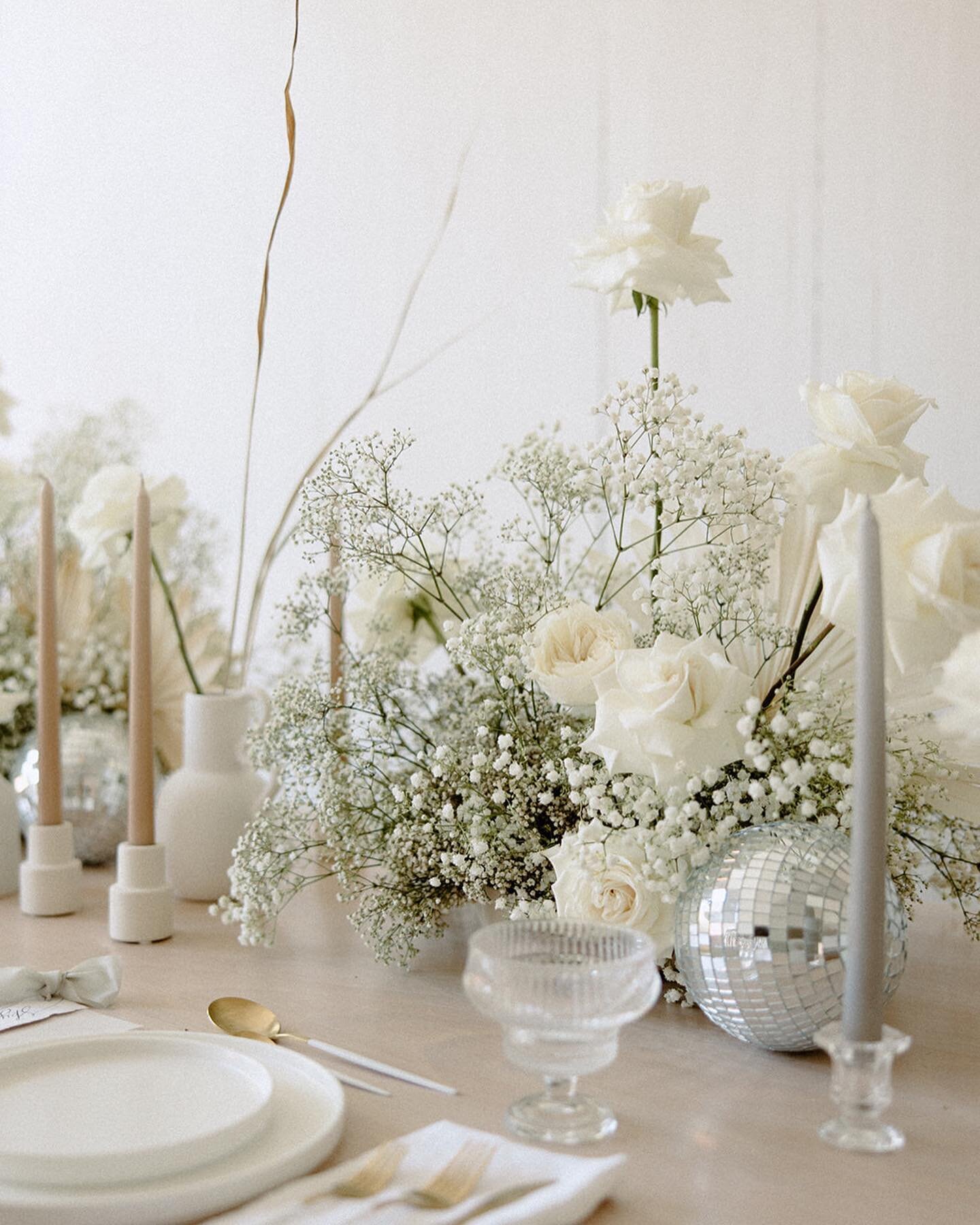 Thinking of doing a motherhood mini giveaway to celebrate a lucky mama!&hellip;would y&rsquo;all be interested?! 🫢

Venue - @rookandrose.loft 
Head photographer - @ventureout.photography 
Wedding Planner - @thecapturecollective_ 
Florals - @rookandr