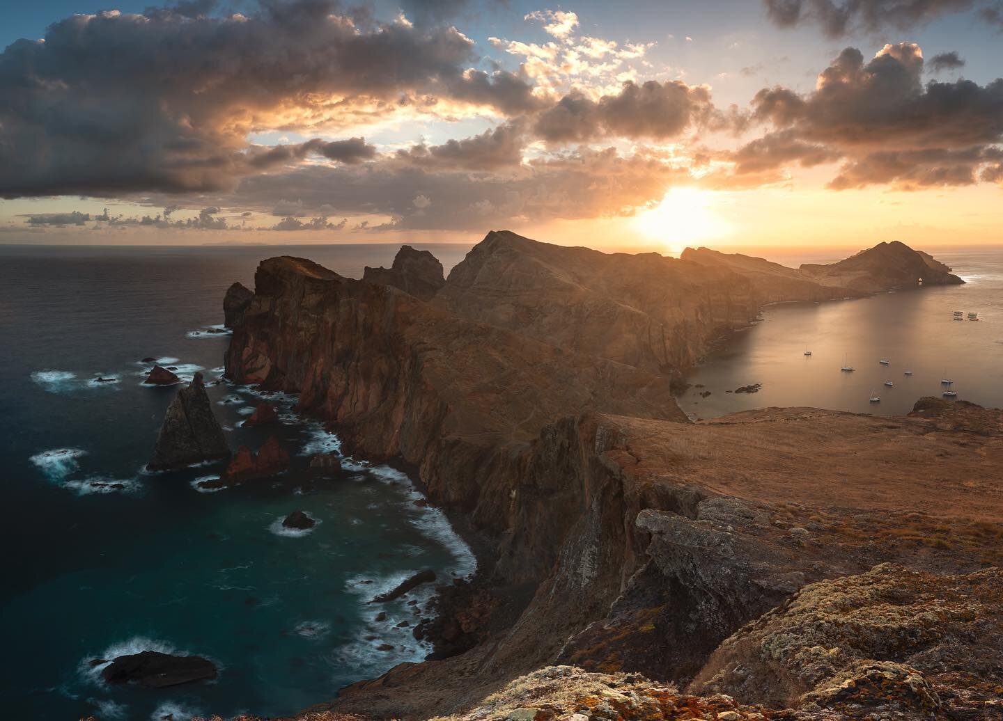 Sunrise at Sao Lourenco 🇵🇹

#theworldshots #awesome_earthpix #nakedplanet #globeshotz #DreamWorldImages #hot_shotz #depthsofearth&nbsp;#worldprime
#allbeauty_addiction&nbsp;#purplepassport#moodygrams #wonderful_places #wildernesstones #longexpo_add