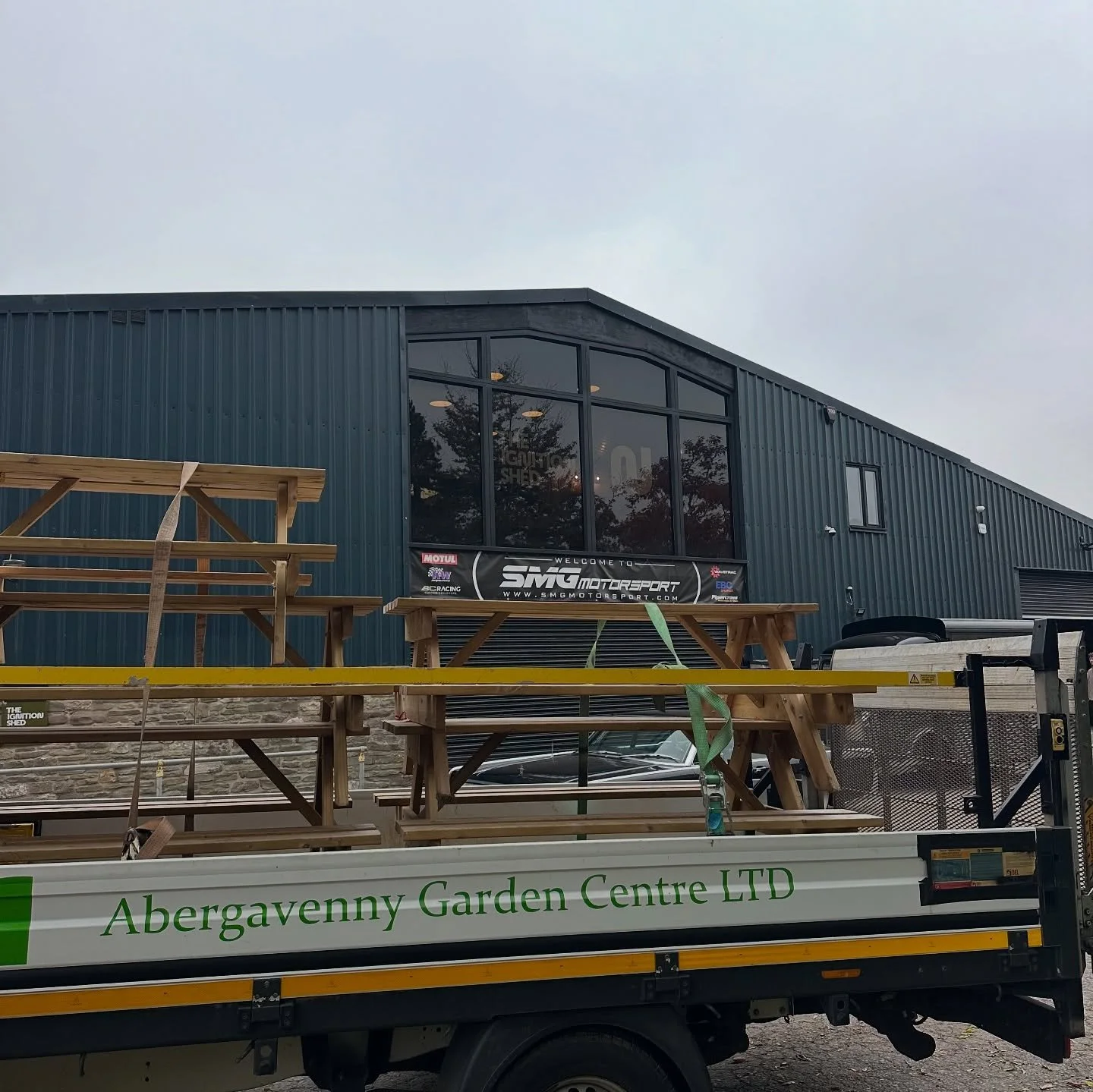 Hire of 5 benches for @ignitionshed for their open day 😁👌🏼 ☕️ 🚗