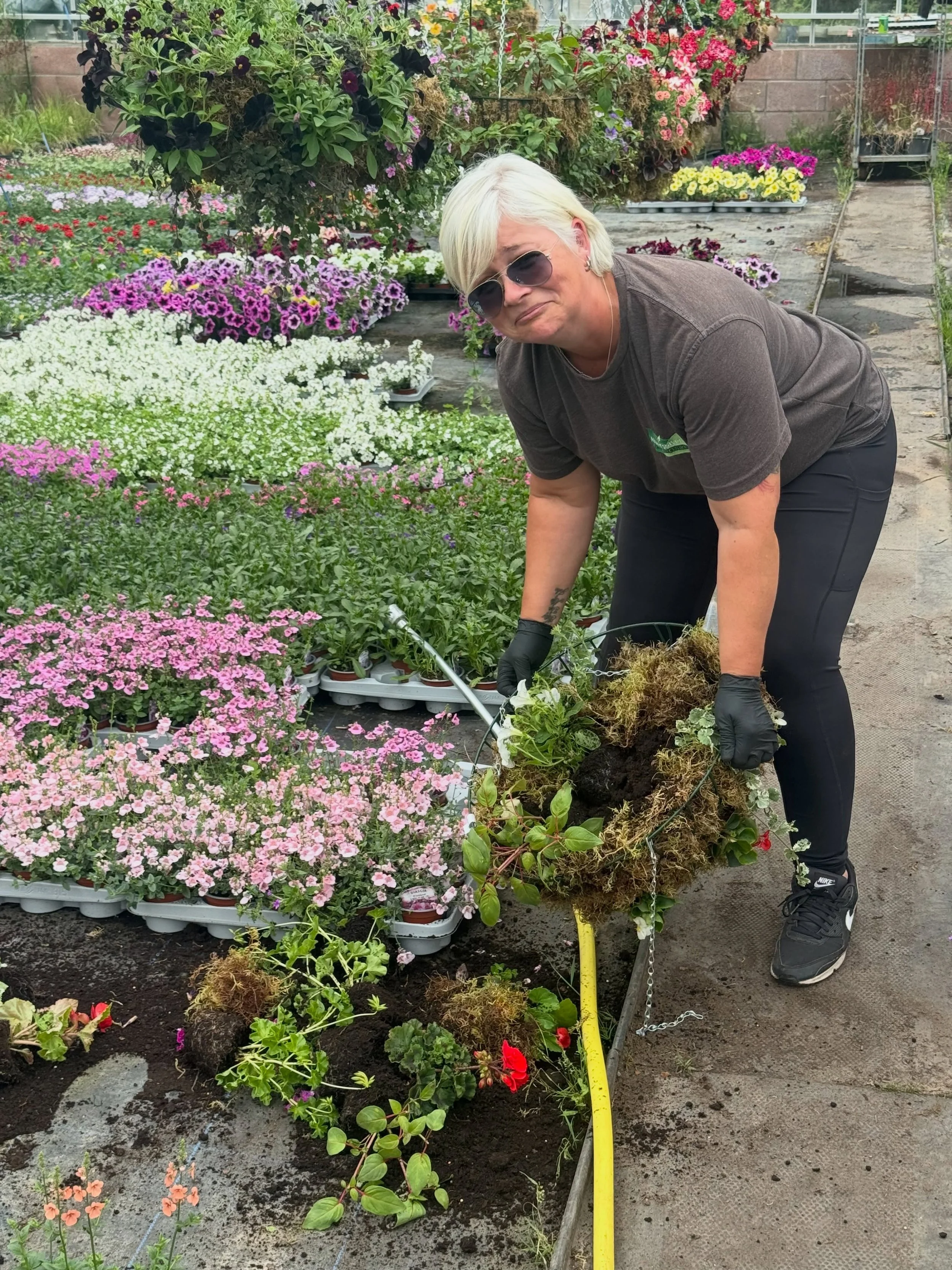 What do we do when a 20 inch baskets falls&hellip; we run until Donna calms down 🤣🤣🤣🤣🤣🌸🌺 
Jokes aside that&rsquo;s gutting!