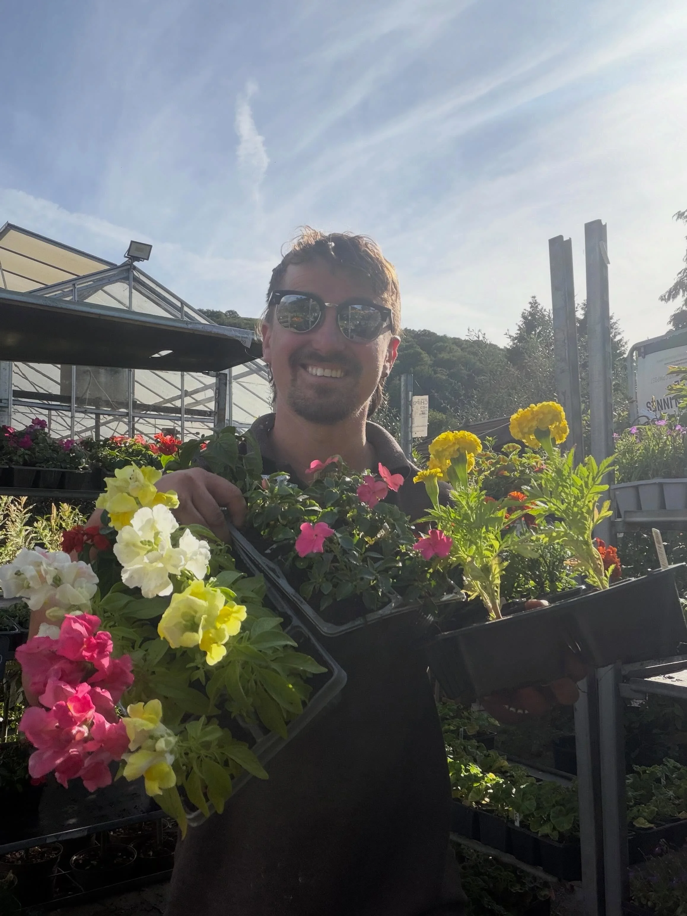 After such a lovely day we want to give something back for tomorrow! Quick fire giveaway with winner announced first thing tomorrow! 🪴 🌱 for your chance to win &pound;50 worth of your own choice of our own grown bedding/basket plants and one of our