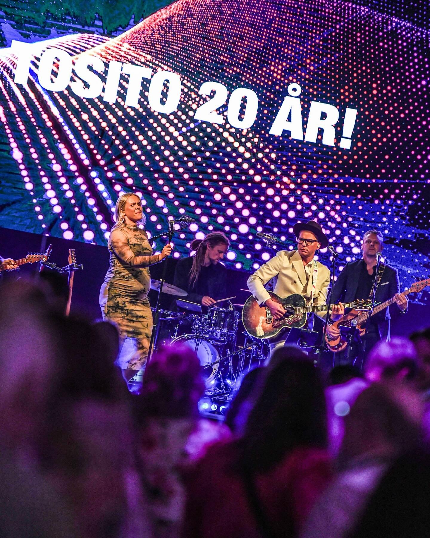 JÖNKÖPING 190624.
TOSITO 20 års jubileum!
Klart vi är @tositoab ’s egna husband för en kväll.
Vi älskar bolag som satsar på livemusik. Live är live osv.
Glädje! 🎷🕺🎸🎉
#husbandetpunktnu