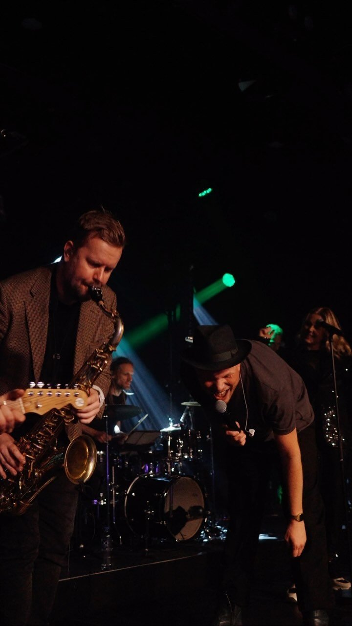 LIVE ÄR LIVE! 🎷🎸🕺🎷
Part 5
#sverigesmesthängivnahusband #husbandet #livemusic #konferens #kickoff #fest #liveband #live