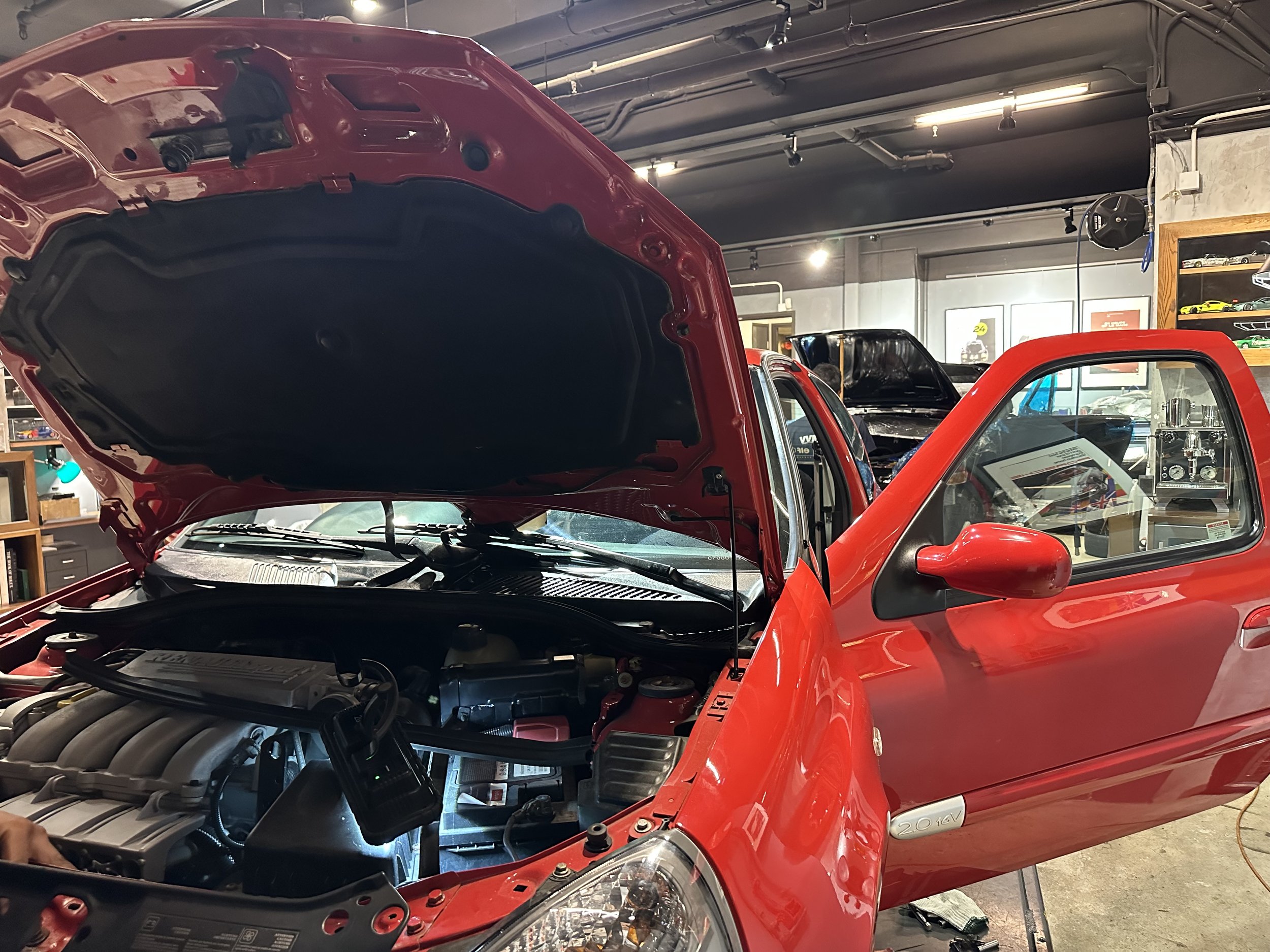 Renault Clio Renaultsport 182 Trophy - bonnet open