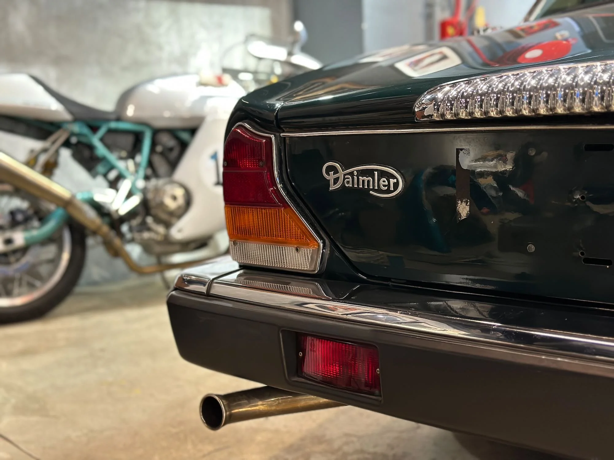 Daimler Double-Six-badge