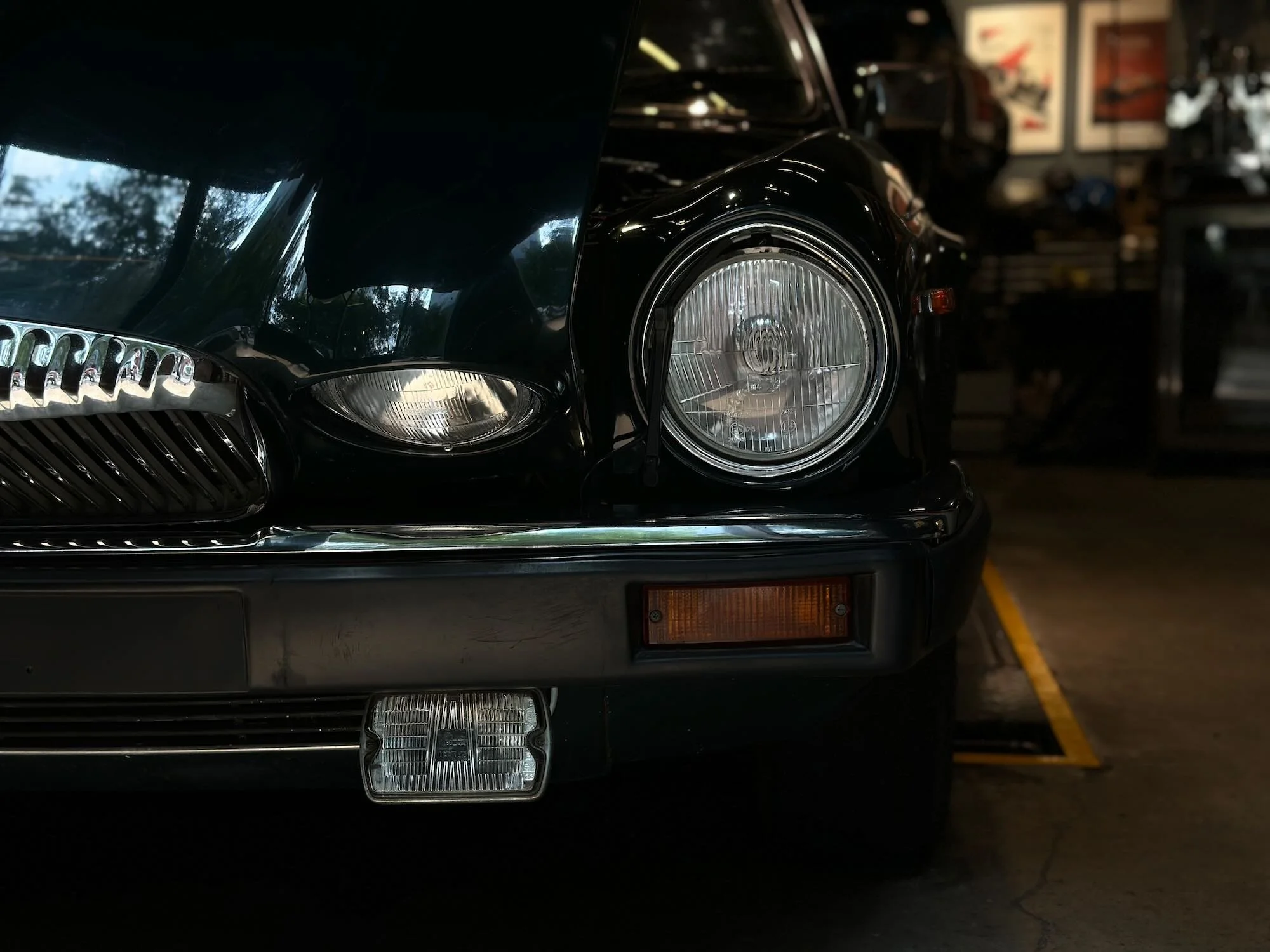 Daimler Double-Six-headlights