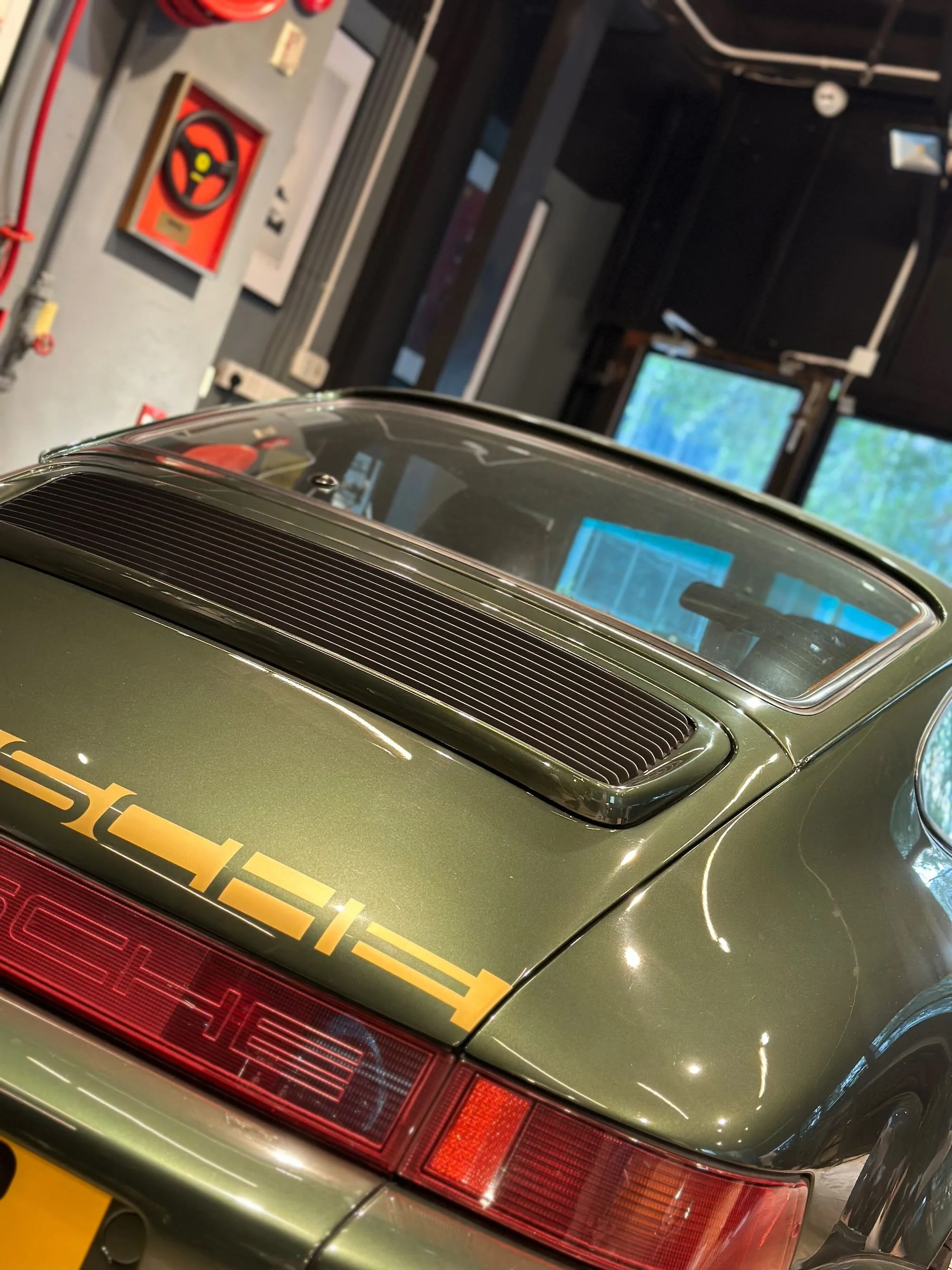 Porsche 964 - rear view