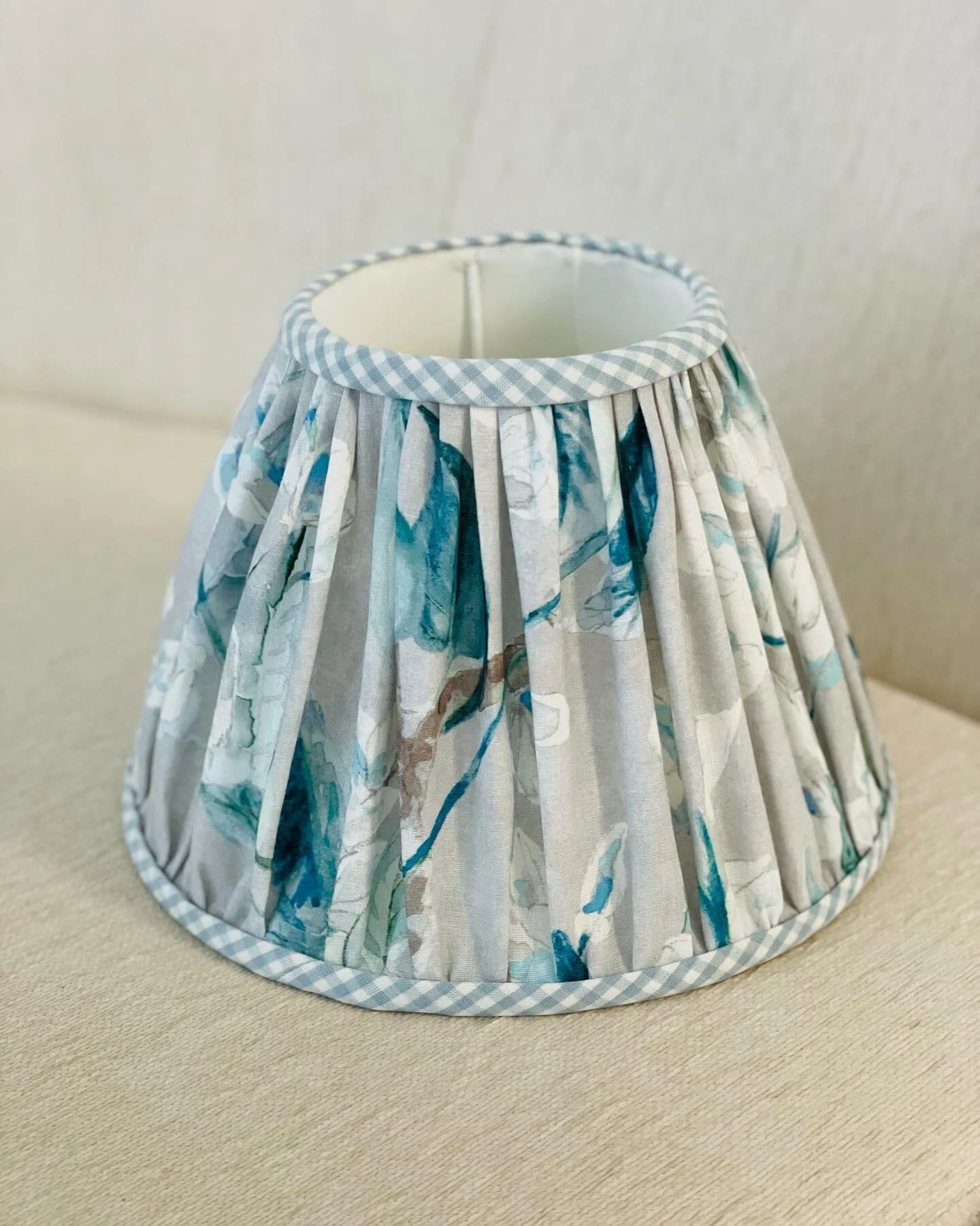 What a wonderful weekend learning new skill with such amazing tutors #jenniferfraserlampshades and #sinclairsedinburgh 

#edinburgh 
#bespokelampshades 
#handmadefurnishings 
#newskills