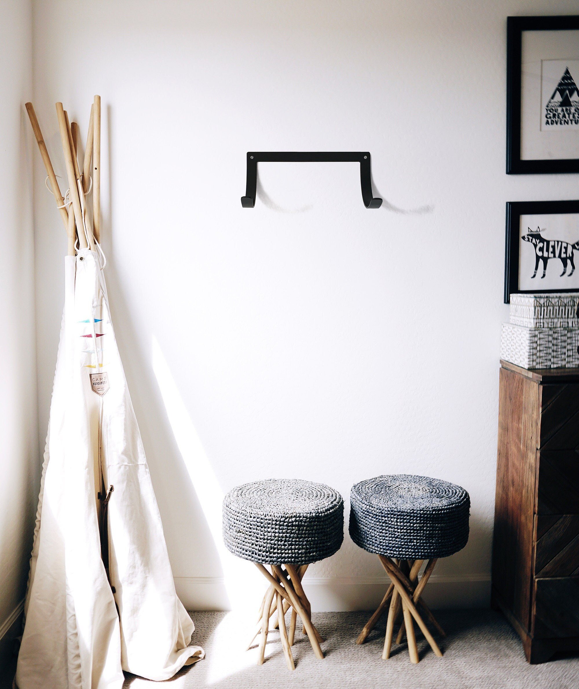 Minimalist yoga mat holder adds function and style to your studio. Creates unique floating effect on walls while keeping mats organized. Perfect for yoga, gym, and Pilates