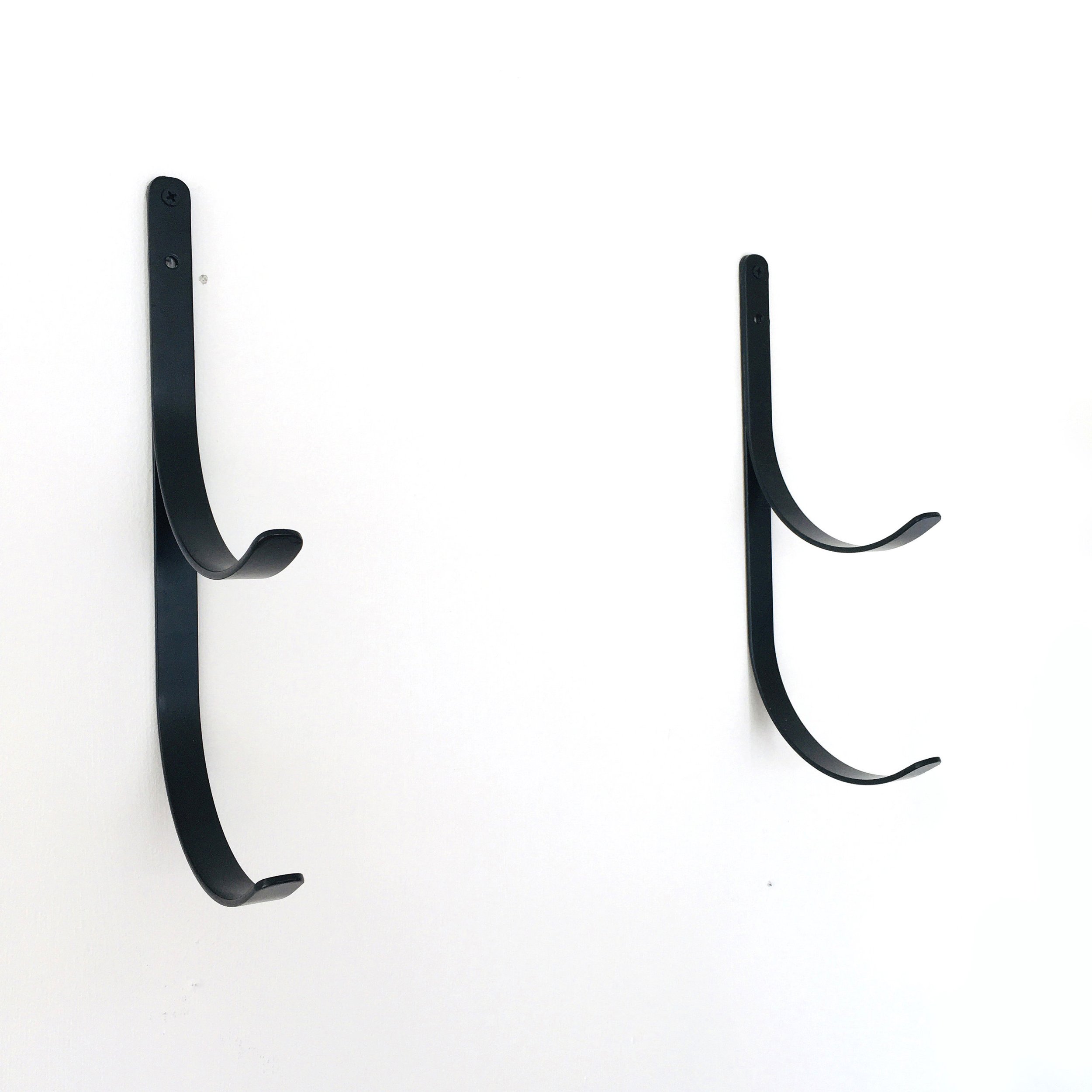 Minimalist yoga mat holder adds function and style to your studio. Creates unique floating effect on walls while keeping mats organized. Perfect for yoga, gym, and Pilates.