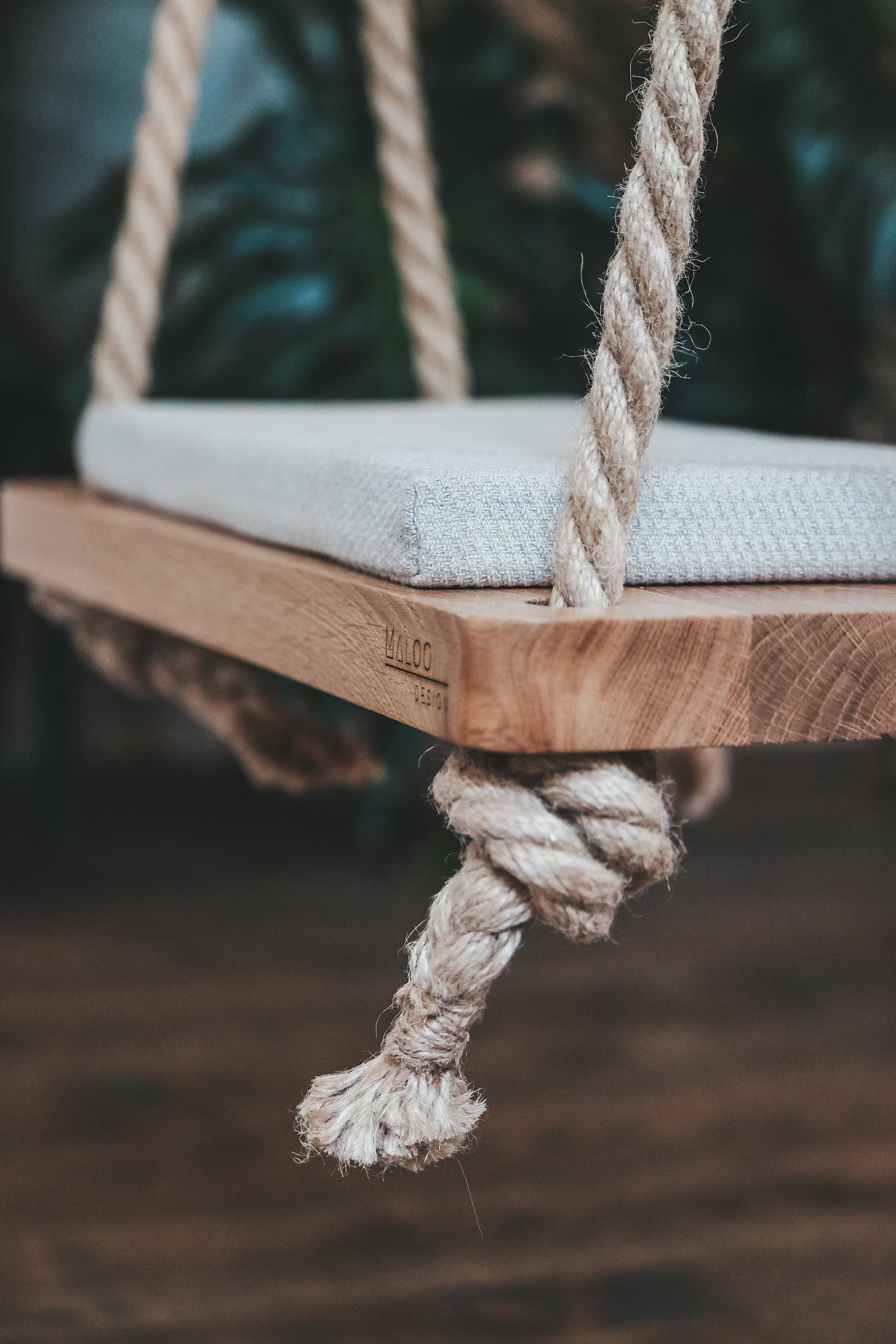 Experience comfort and style with our Maloo indoor/outdoor swing! Perfect for hygge home decor, weddings, or as a Scandinavian-inspired gift. Enjoy the aesthetic design of this oak/rope swing chair.