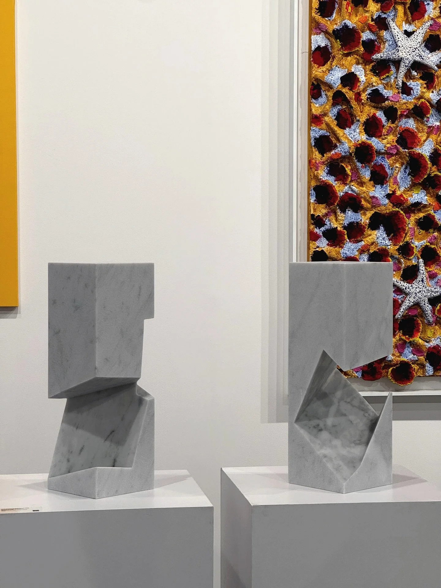 In sculpture, it is the void 
that gives weight to the form.
I sculpt with absence
 as much as with presence.

A silence that is not empty, 
but charged.
Charged with memory, 
with tension, with waiting.

Each form is a question.
Each void, a reflect