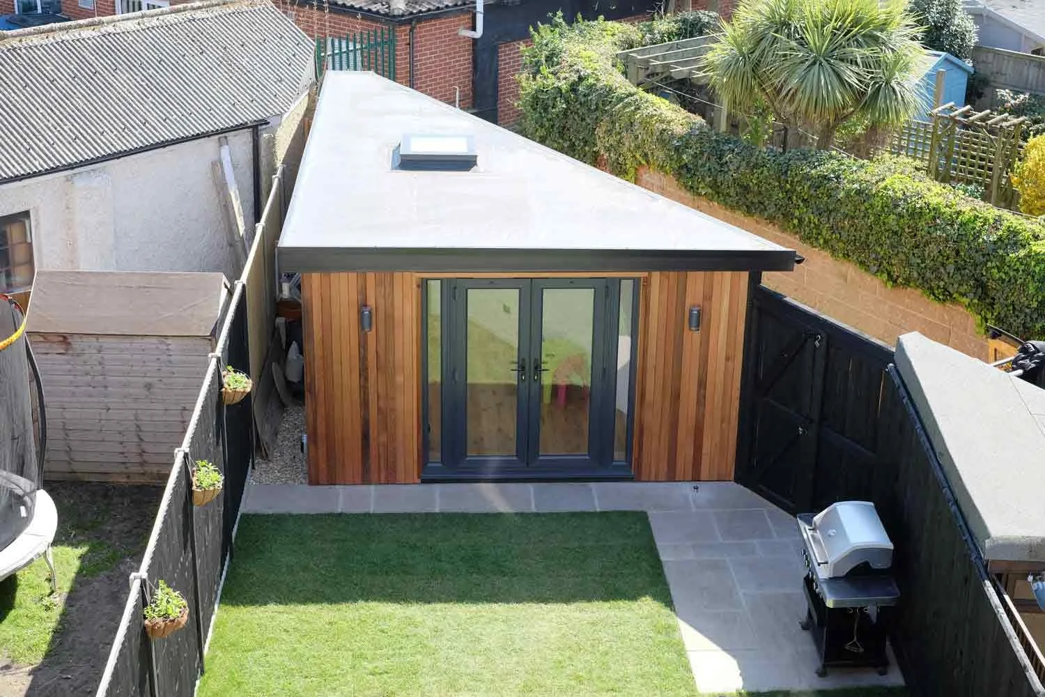Triangular garden room