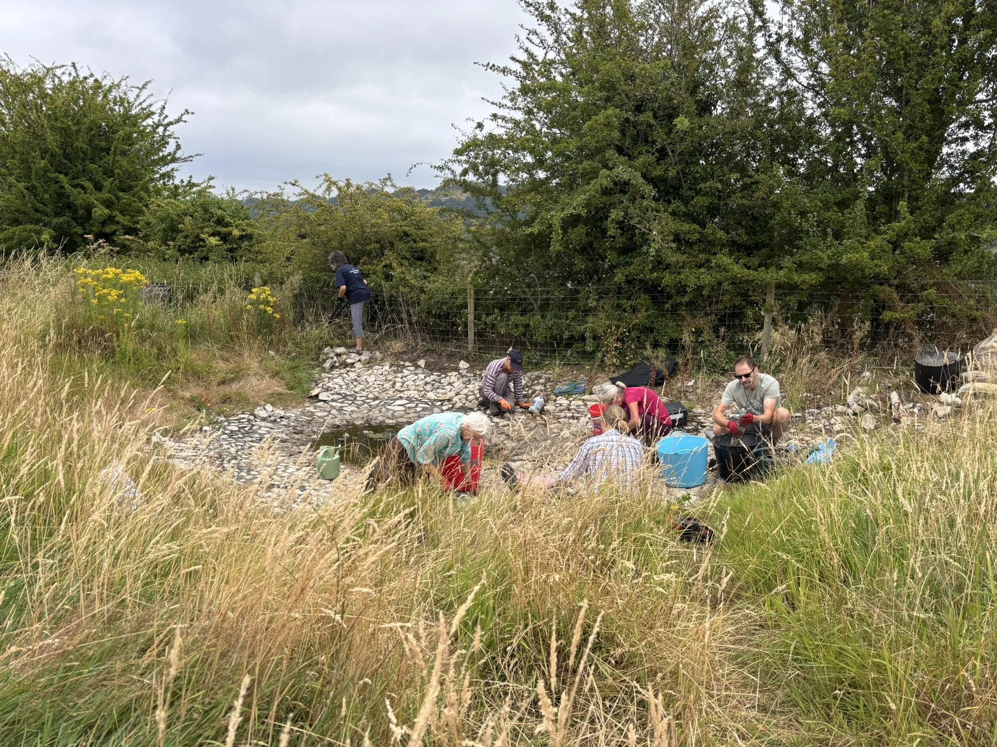 Sealing the pond base