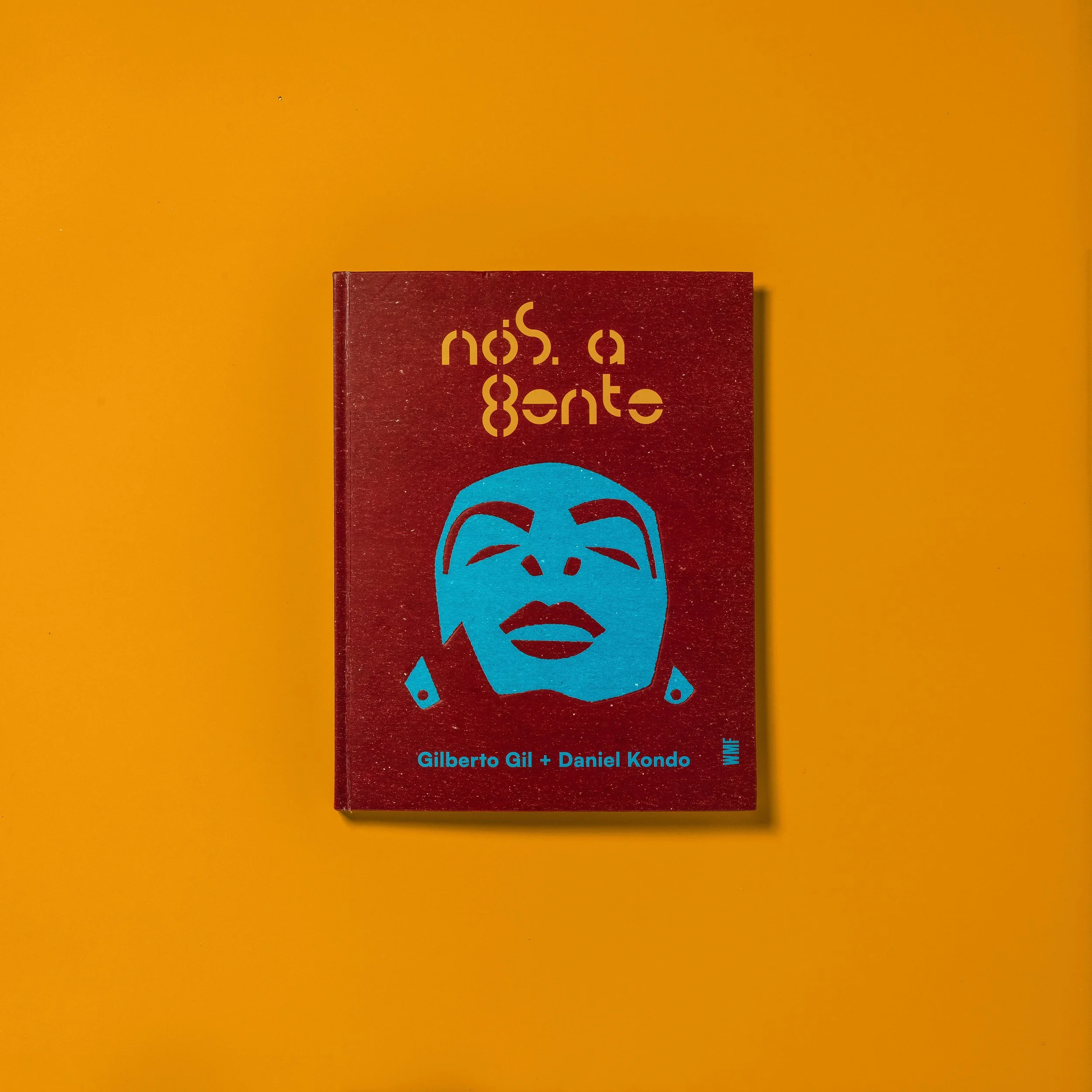 Capa brasileira em português de Nós, a gente, de Gilberto Gil e Daniel Kondo