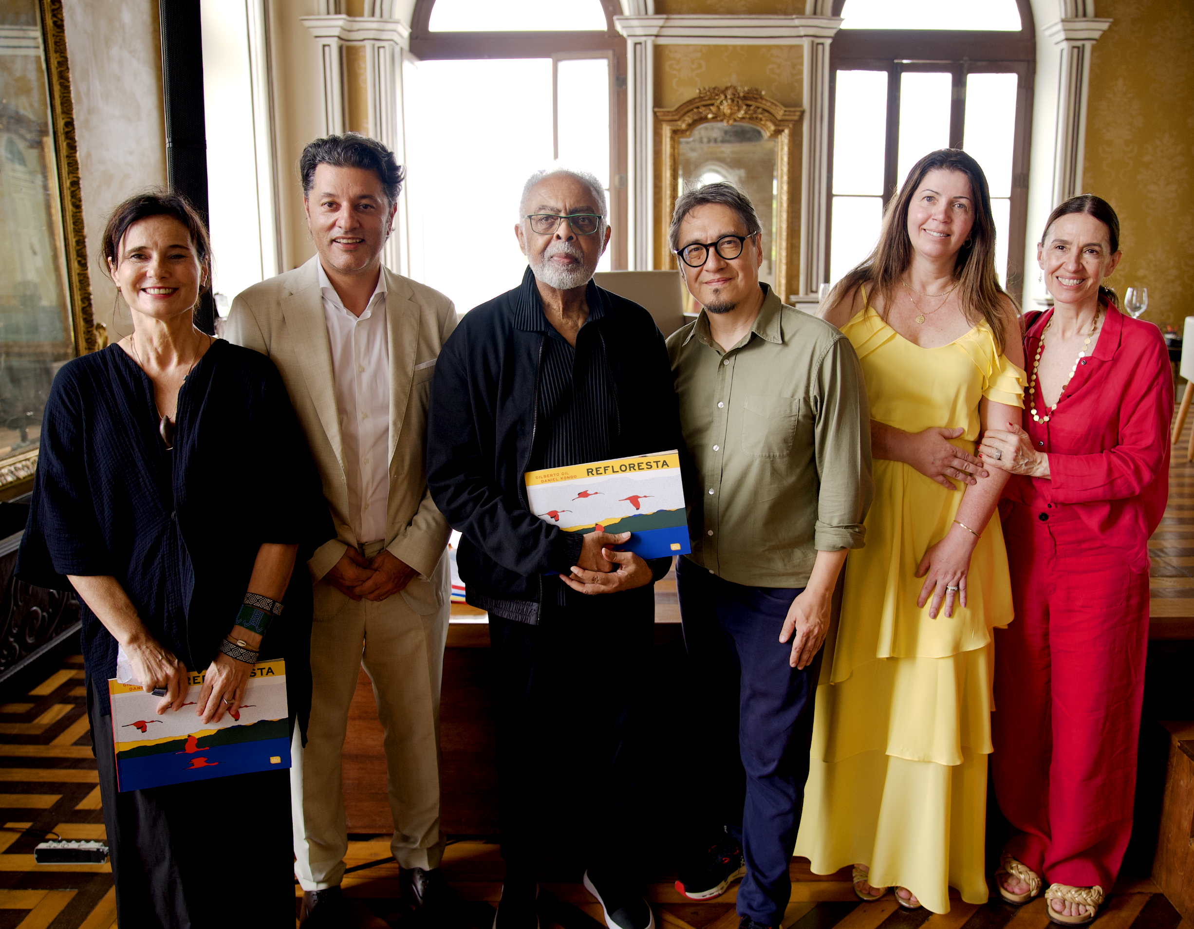 da esquerda para a direita: Eliane Brum, Marcos Araújo, Gilberto Gil, Daniel Kondo, Luciana Nascimento e Flora Gil