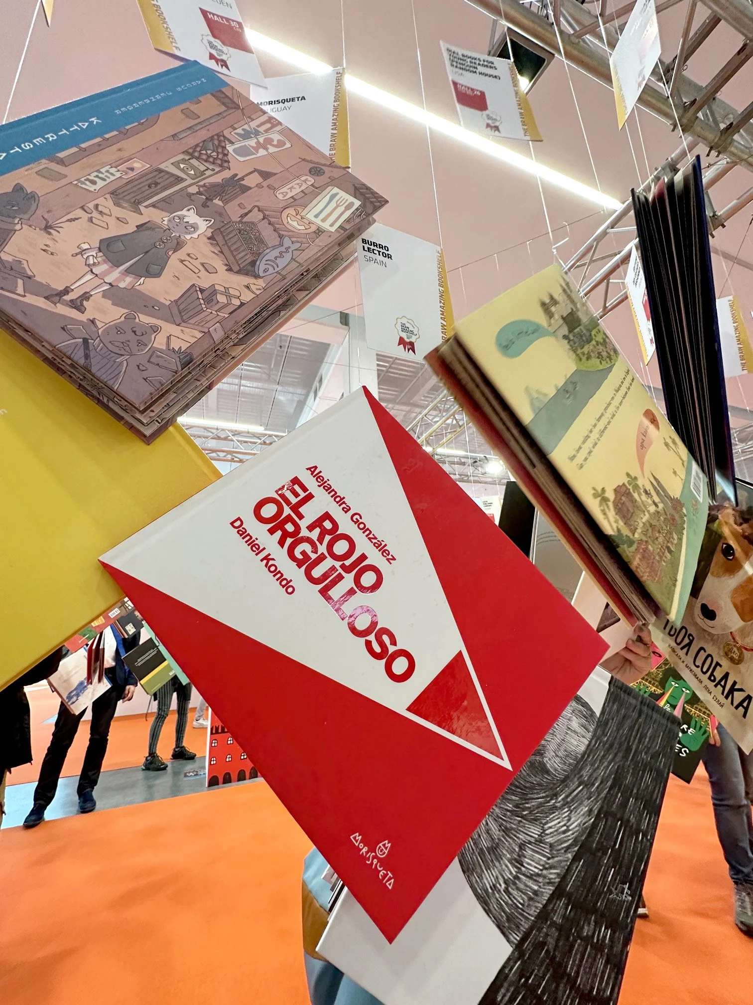 El rojo orgulloso expuesto en la Bologna Children's Book Fair 2023