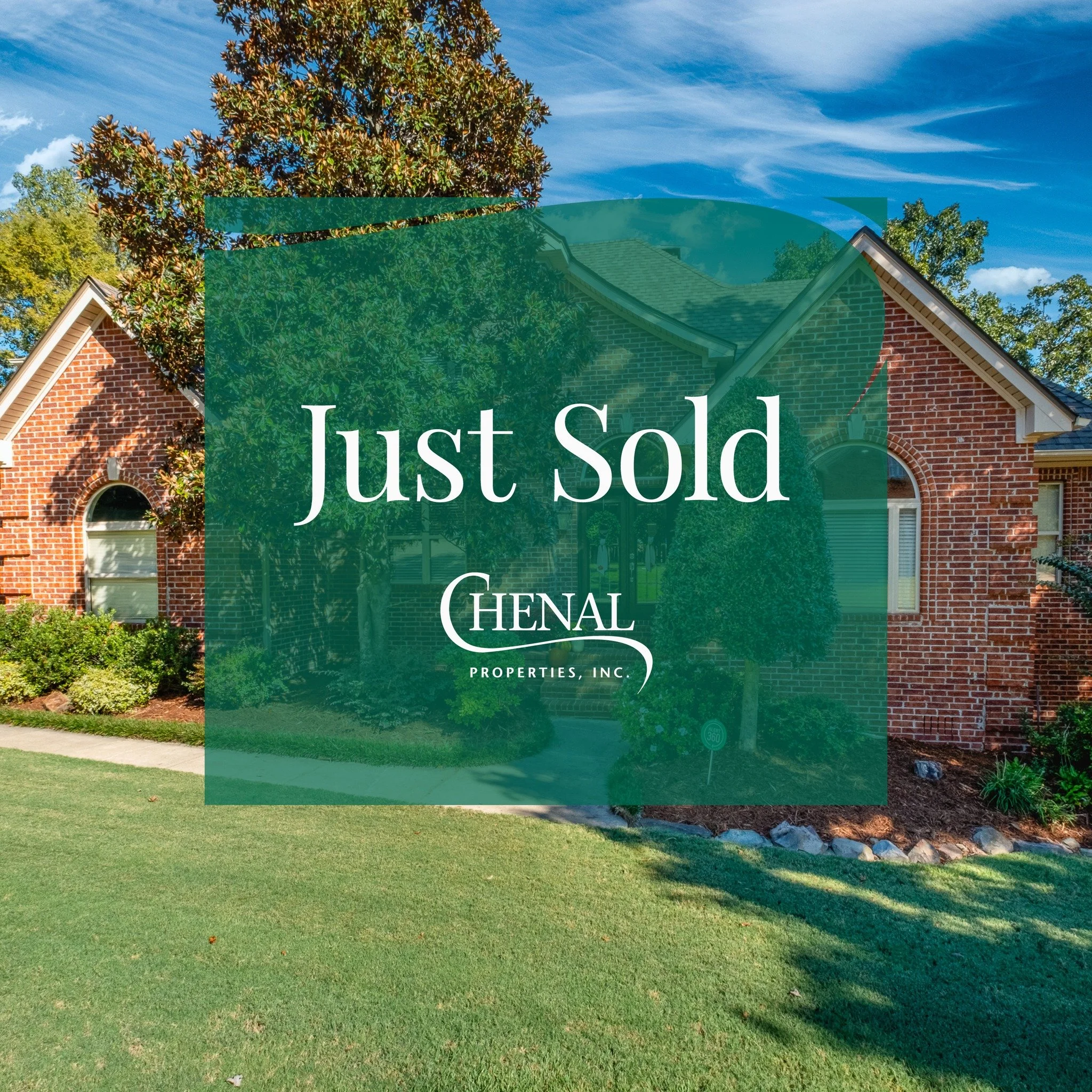 Curb appeal for dayyyyyys!! If you're looking for a house that makes YOU smile from the inside out, we would love to help you find it. Connect with one of our Realtors today!