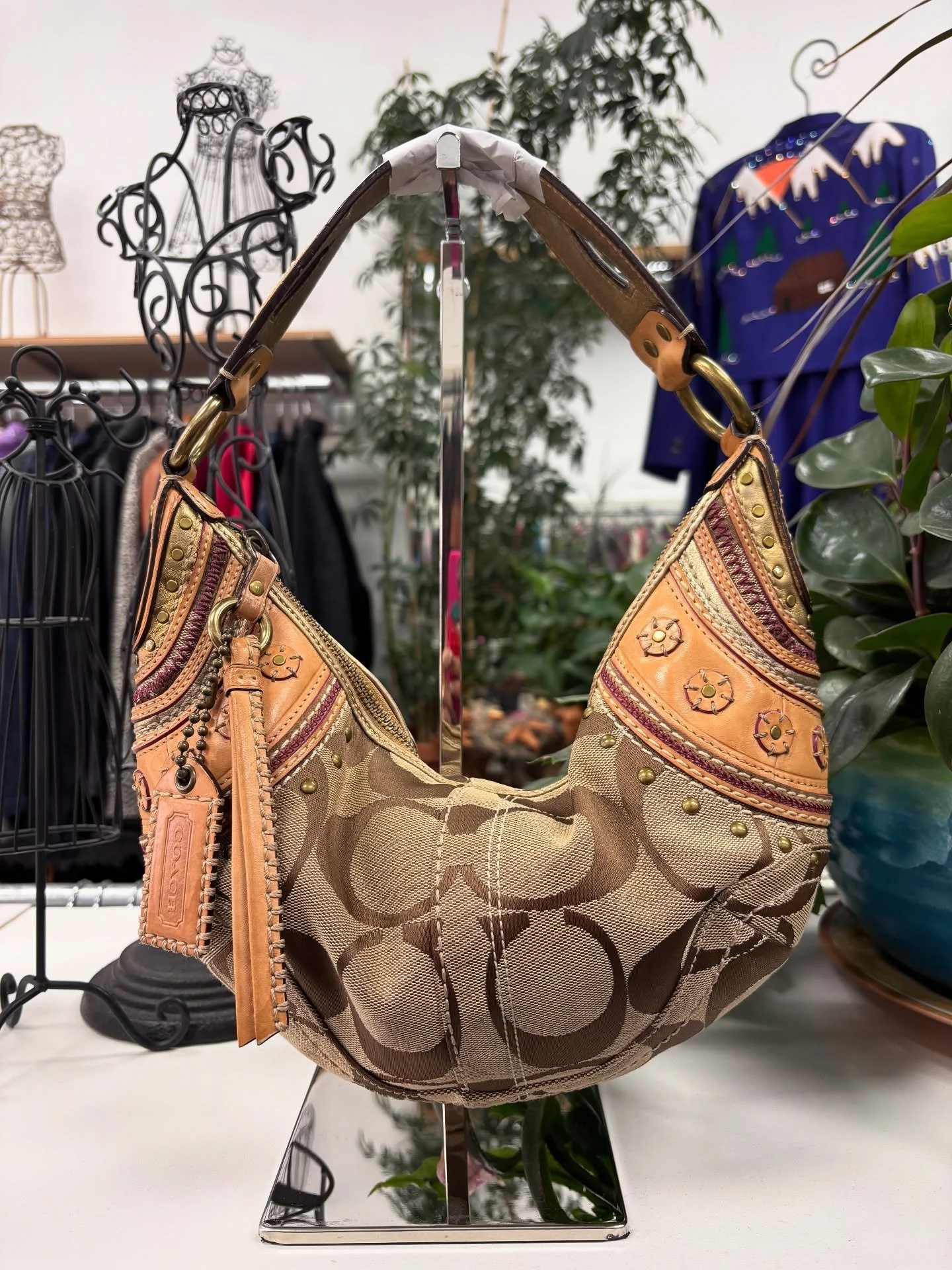 Sneak peak of some of the designer bags we will have available at our Mocktails &amp; Must-Haves event with @perpetual.bliss.jewelry on October 3rd from 4 to 7pm! 💼💗

Which one is your favorite?!

(Leadville, designer purse, permanent jewelry, Coac