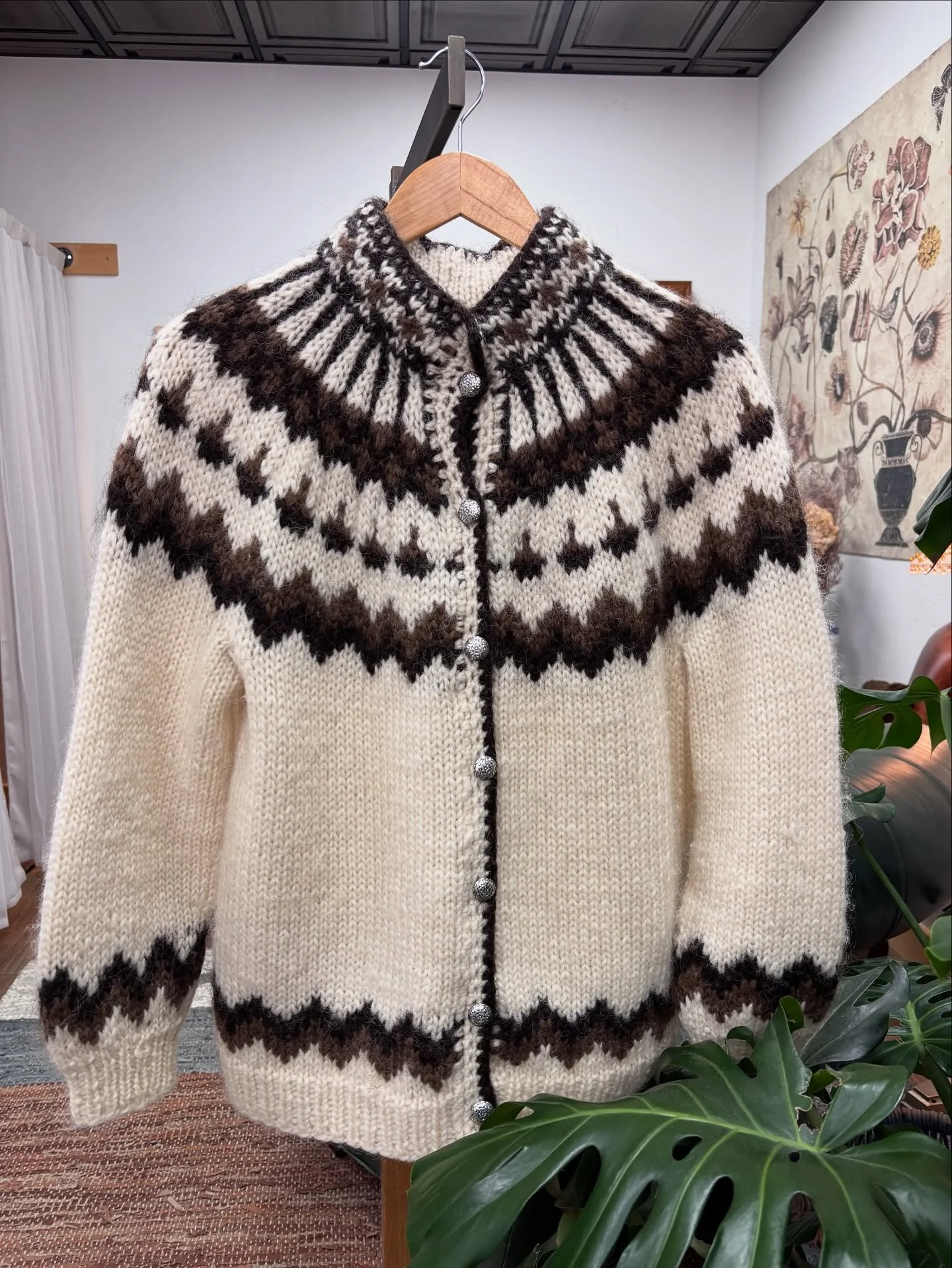 Stay warm in true Nordic style ❄️🧶 This gorgeous sweater from the Handknitting Association of Iceland is crafted from authentic Icelandic wool! Their wool is renowned for its softness, warmth, and natural weather resistance.

A timeless piece that b