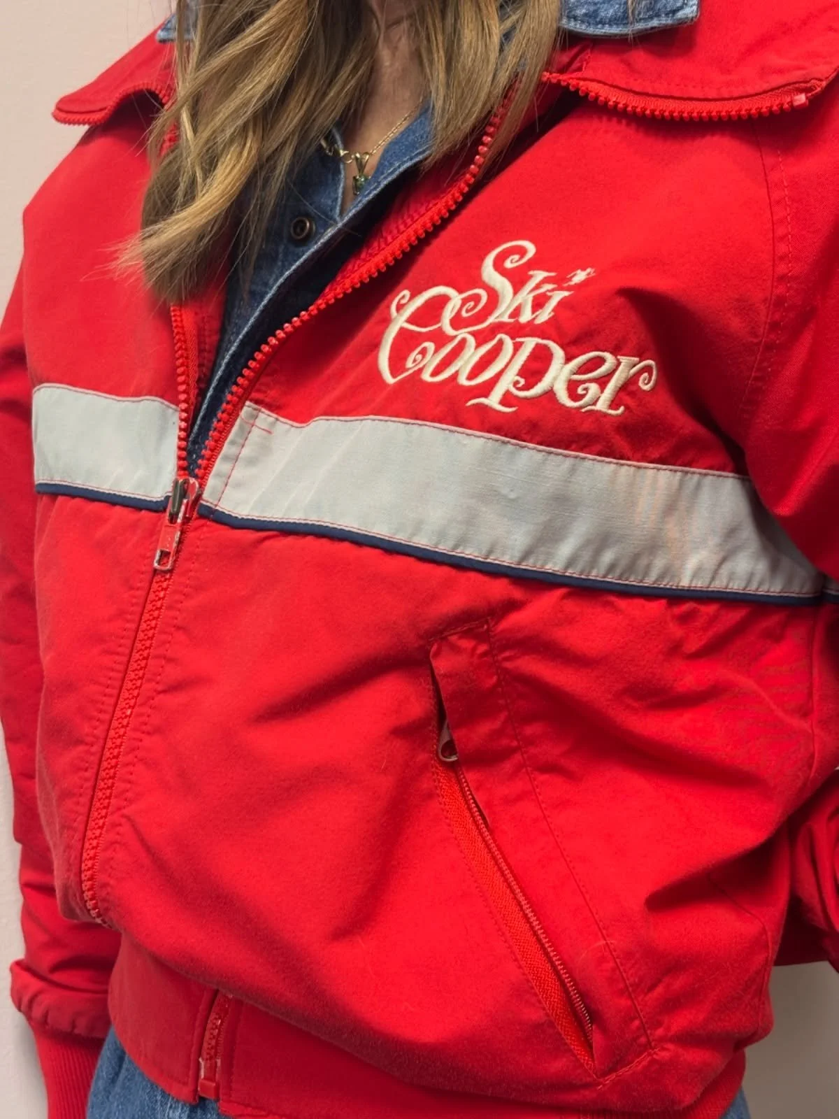 A pair of amazing vintage @skicooper jackets found their way to Leadville Exchange awhile back and I had to have one! 🥰⛷️ No better time to wear it with opening day around the corner! ❄️

Usually I let you guys have first pick but since there were 2