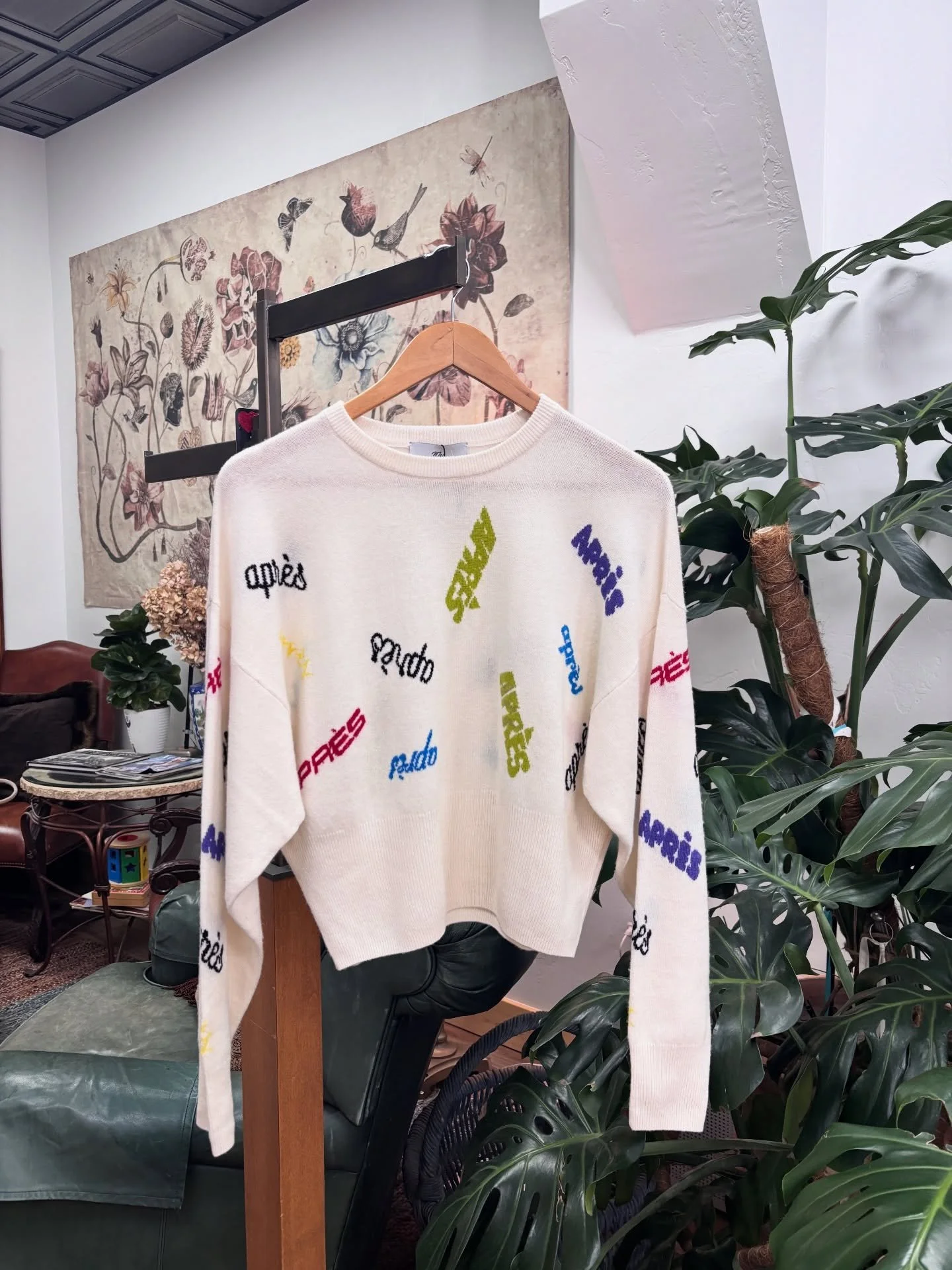 Apr&egrave;s season is here! ❄️✨

This Never A Wallflower sweater is the perfect addition to any apr&egrave;s plans you have lined up this winter. It&rsquo;s cozy, stylish, and ready for everything from fireside drinks to post-adventure hangs. Come s