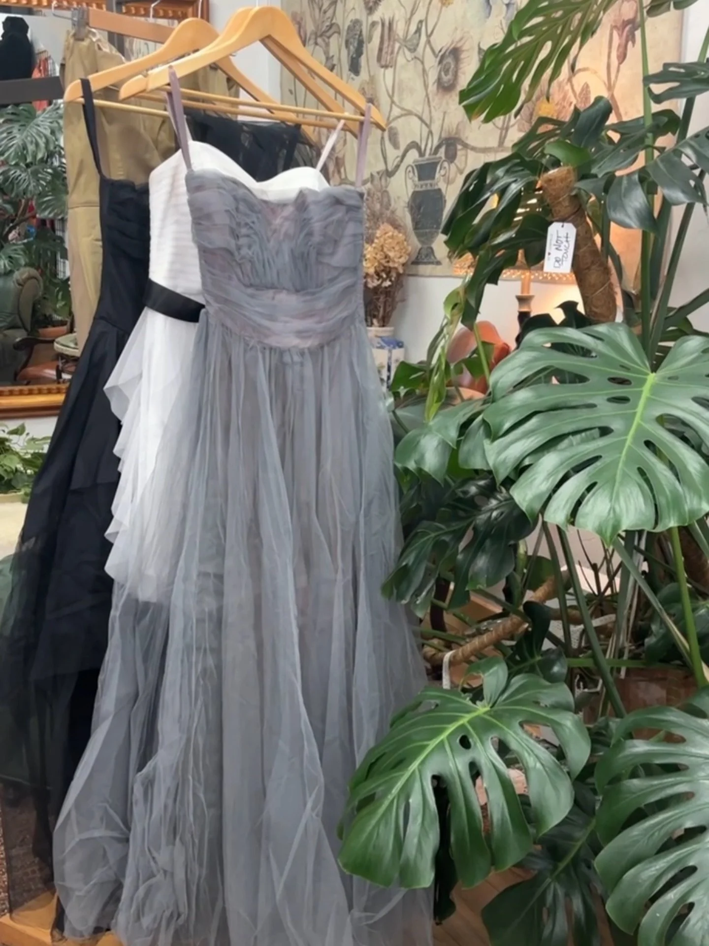 Prom is coming! 🎉

Whether you&rsquo;re looking to sell last year&rsquo;s dress or find THE one for this year, we&rsquo;ve got you covered! Drop off your gently used formal &amp; prom dresses and let another girl have her moment. ✨👑

#leadville #tw