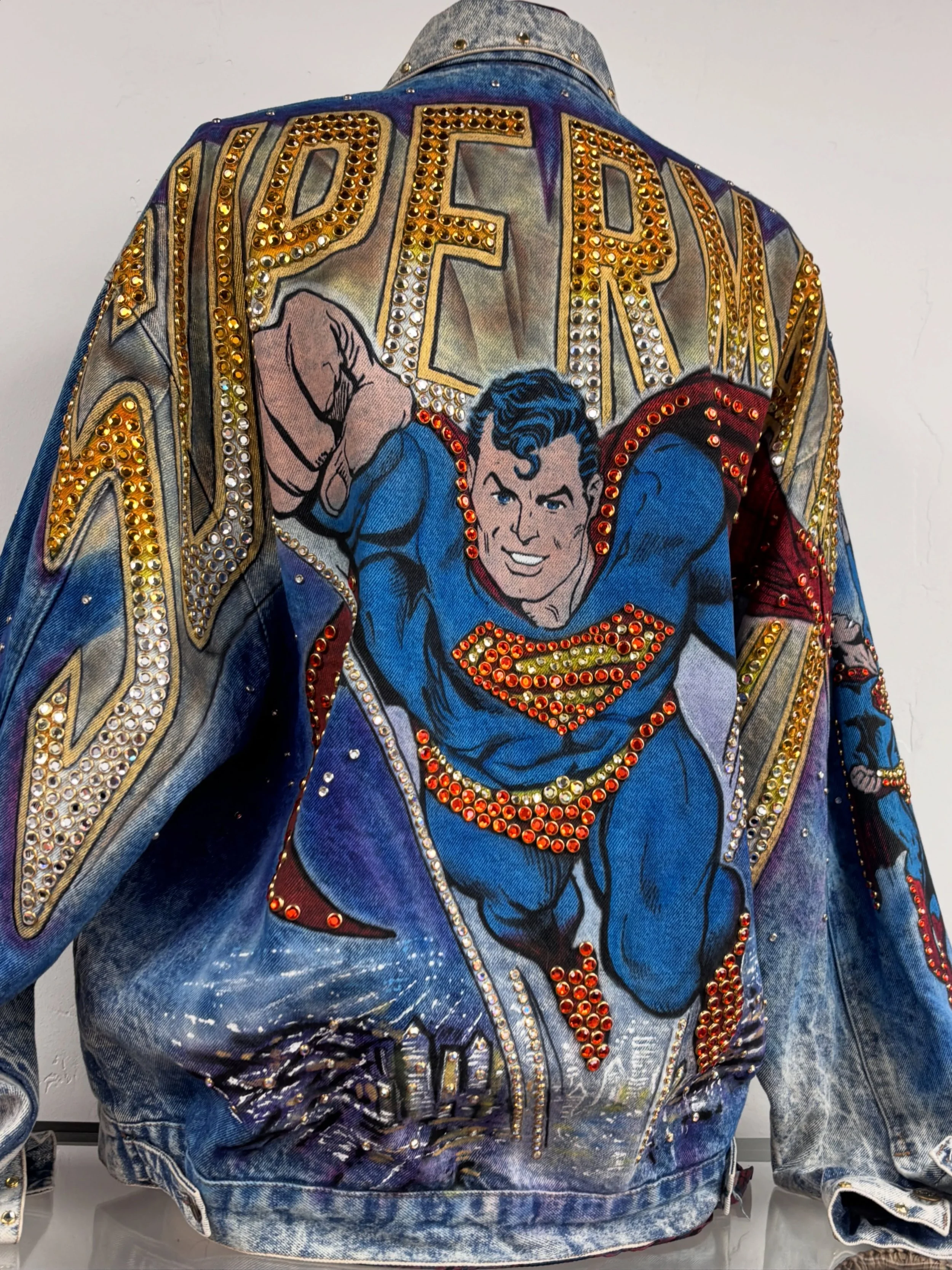 Checkout this one-of-a-kind Tony Alamo Superman denim jacket from the 1970s 🦸🏻

This hand-embellished with Swarovski crystals and studs that catch every single light in the room. Size Large. Worn once or twice and in incredible condition. 

This pi