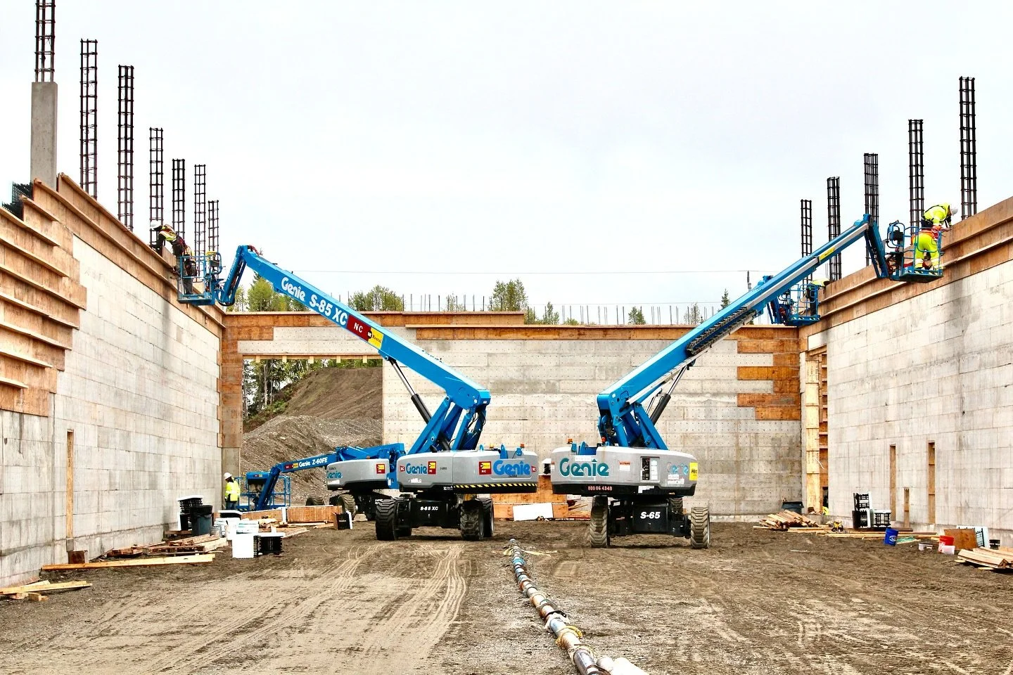 Make a wish! 🧞&zwj;♂️✨
We had dueling Genies on site this week, bracing and setting rebar in preparation for the next concrete pour.

#ConcreteStrong 💪 #AlaskaPrecast #Precast #PrecastPlant #AlaskaConstruction #ConstructionSite #ConstructionLife