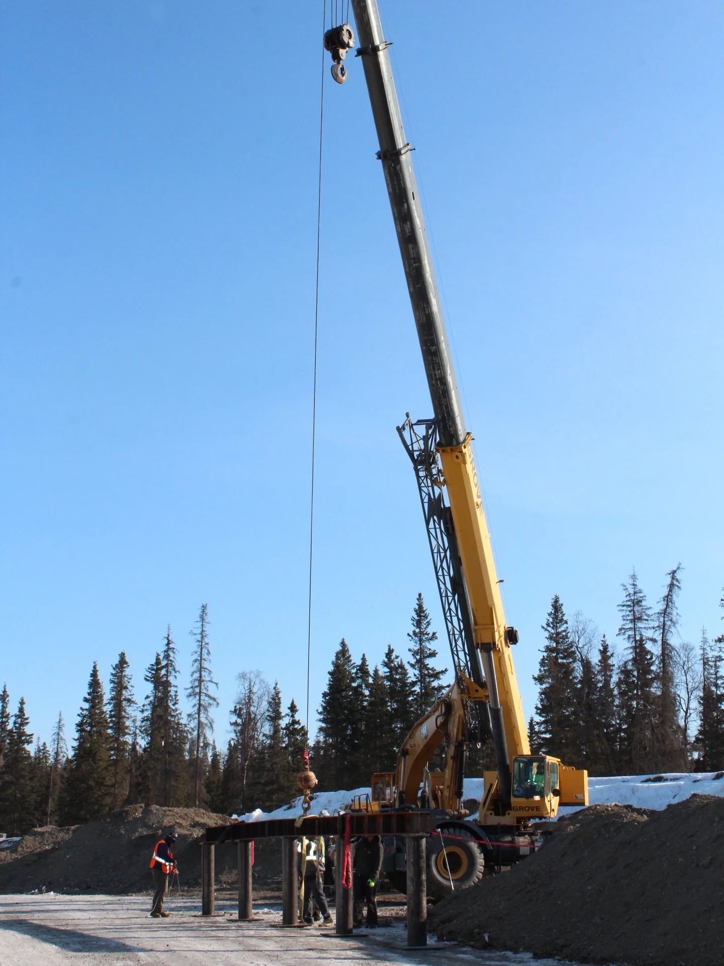 Groundbreaking has officially commenced on Alaska&rsquo;s first pre-engineered precast concrete home! 🏠 🏗️ 

Crews are now installing the structural foundation system that will carry the precast floor and wall components to follow. This approach is