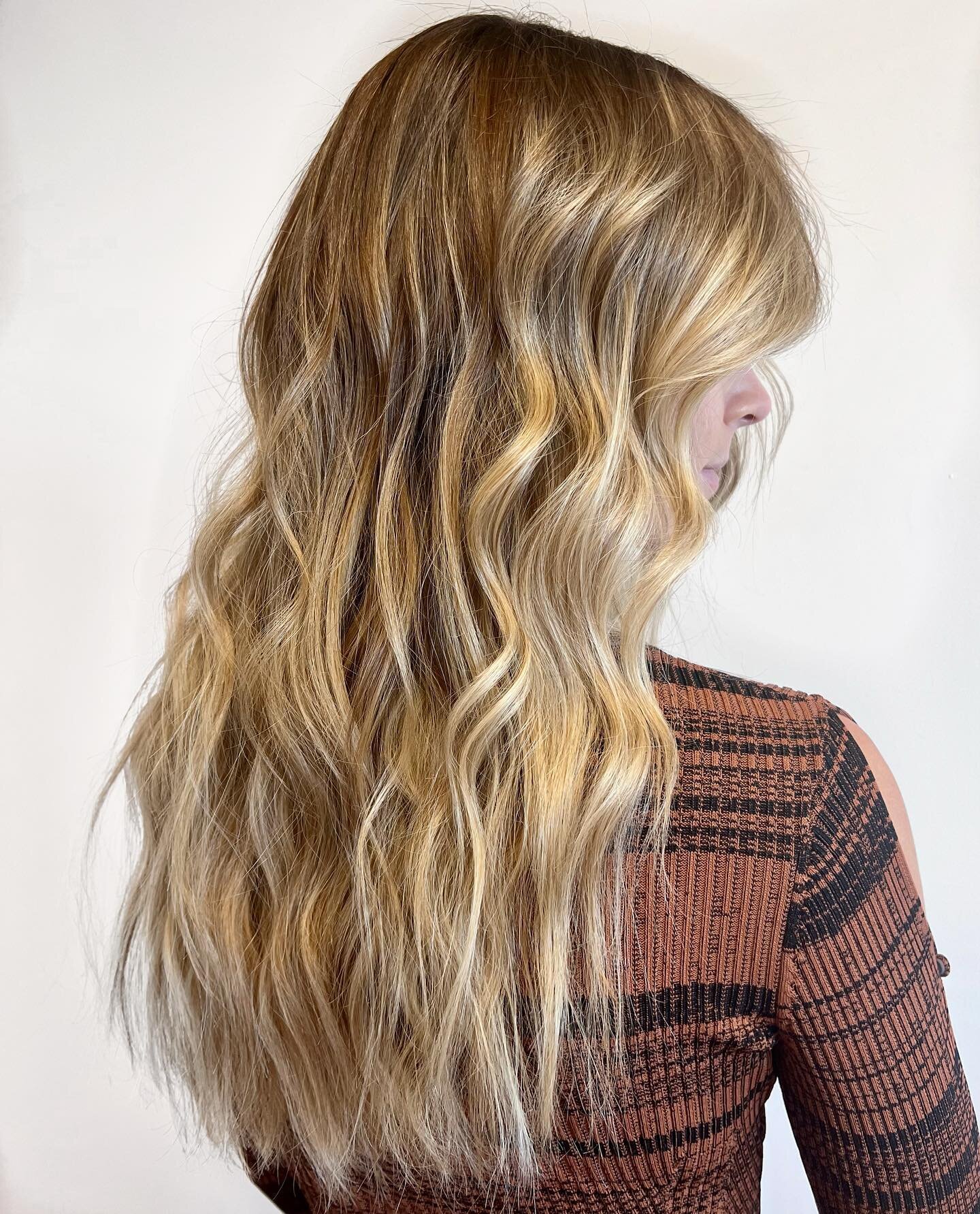 Blonding season is here and I couldn&rsquo;t be more excited!

Lifted with @schwarzkopfpro BlondeMe 
Toned with @redken ShadesEQ

#chicagohairstylist #chicagohair #chicagohaircolorist #chicagohaircolor #westloopsalon #chicagohairsalon #riverwestsalon