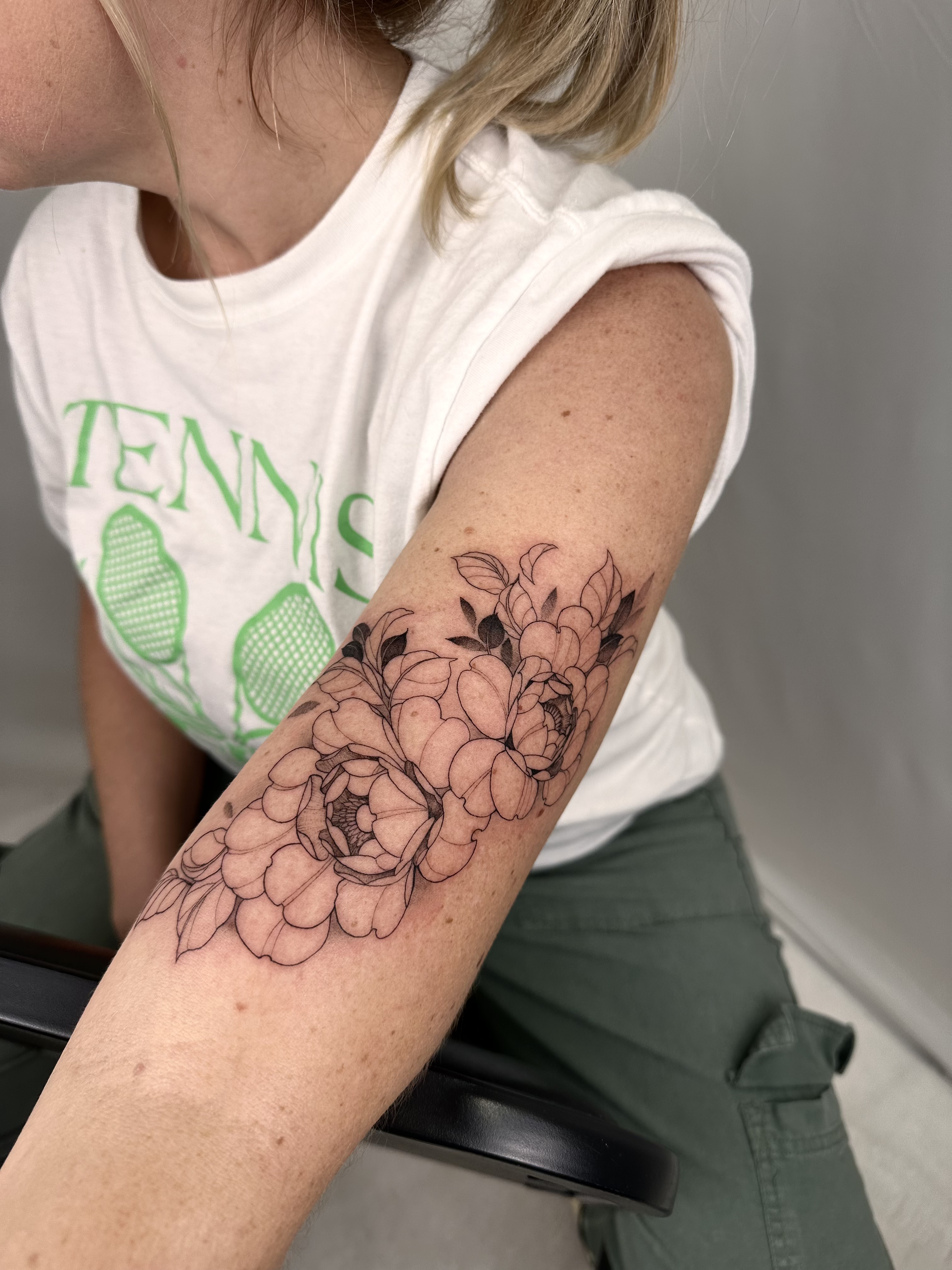 Florals , upper,arm · 1 session · [fineline] [Handsized]
