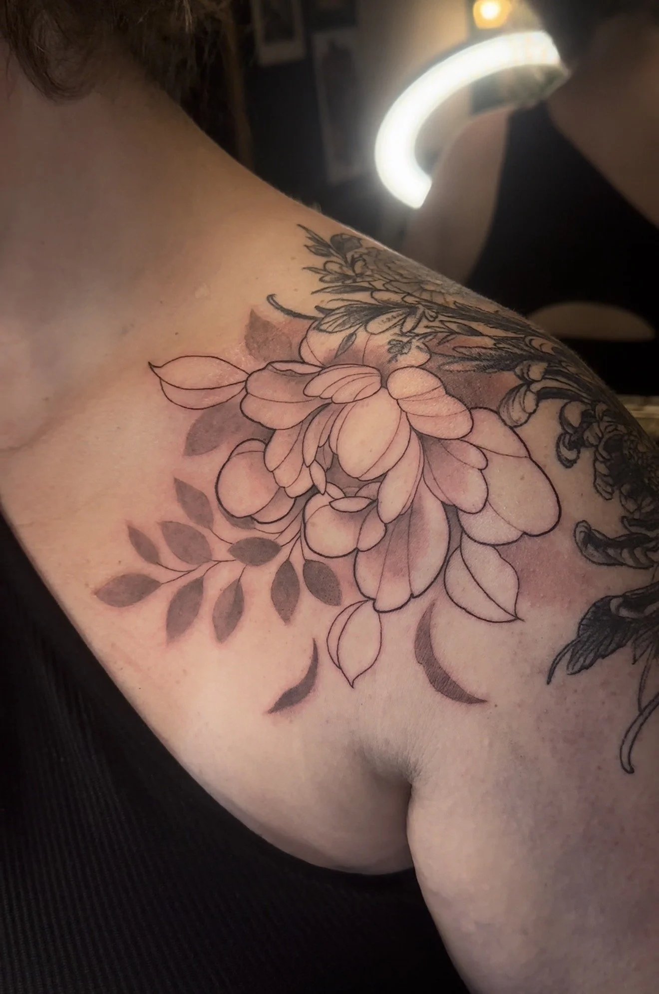floral , collarbone · 1 session · [fineline] [Handsized]