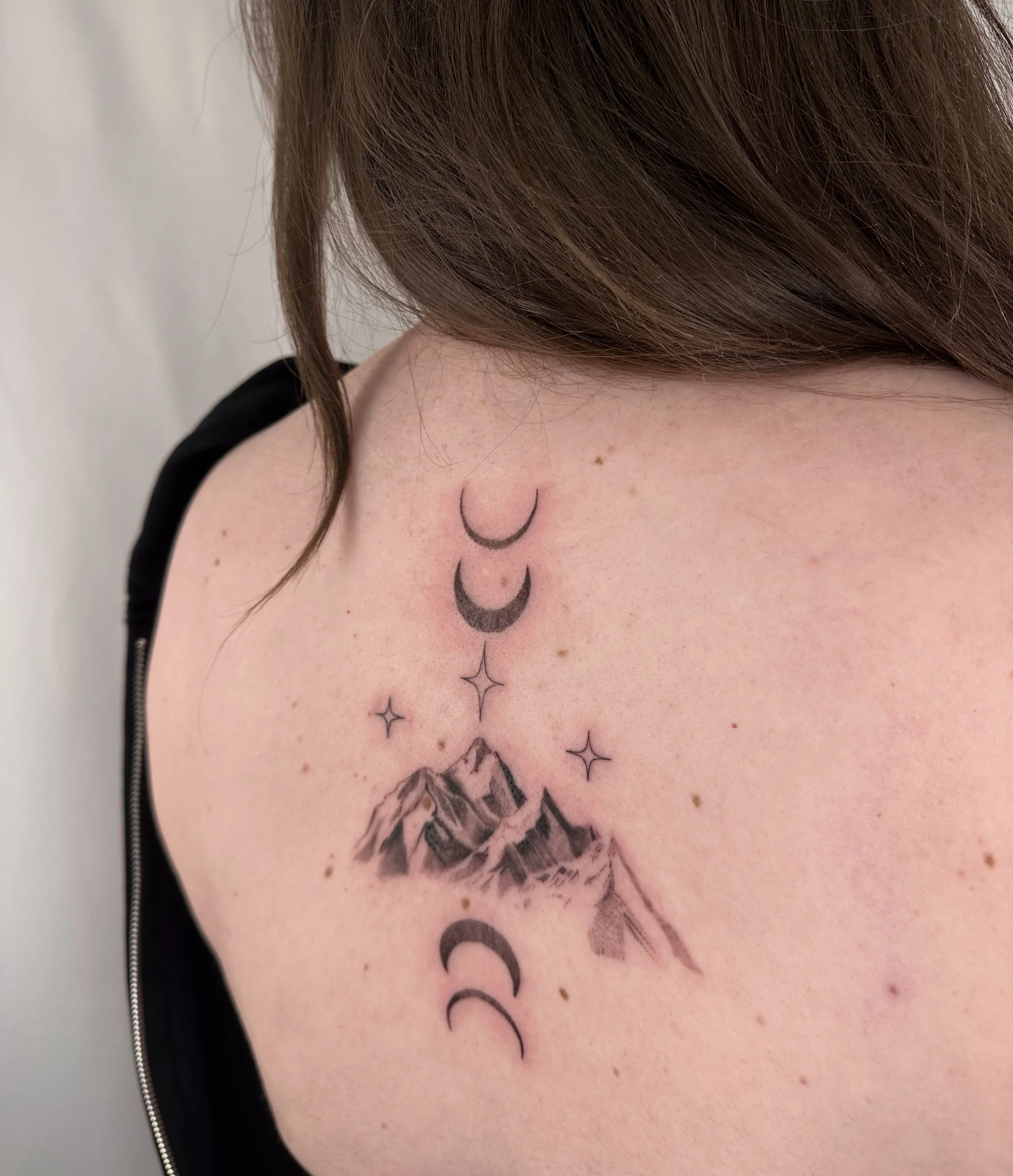 mountain , back· 1 session · [blackgrey] [handsized]