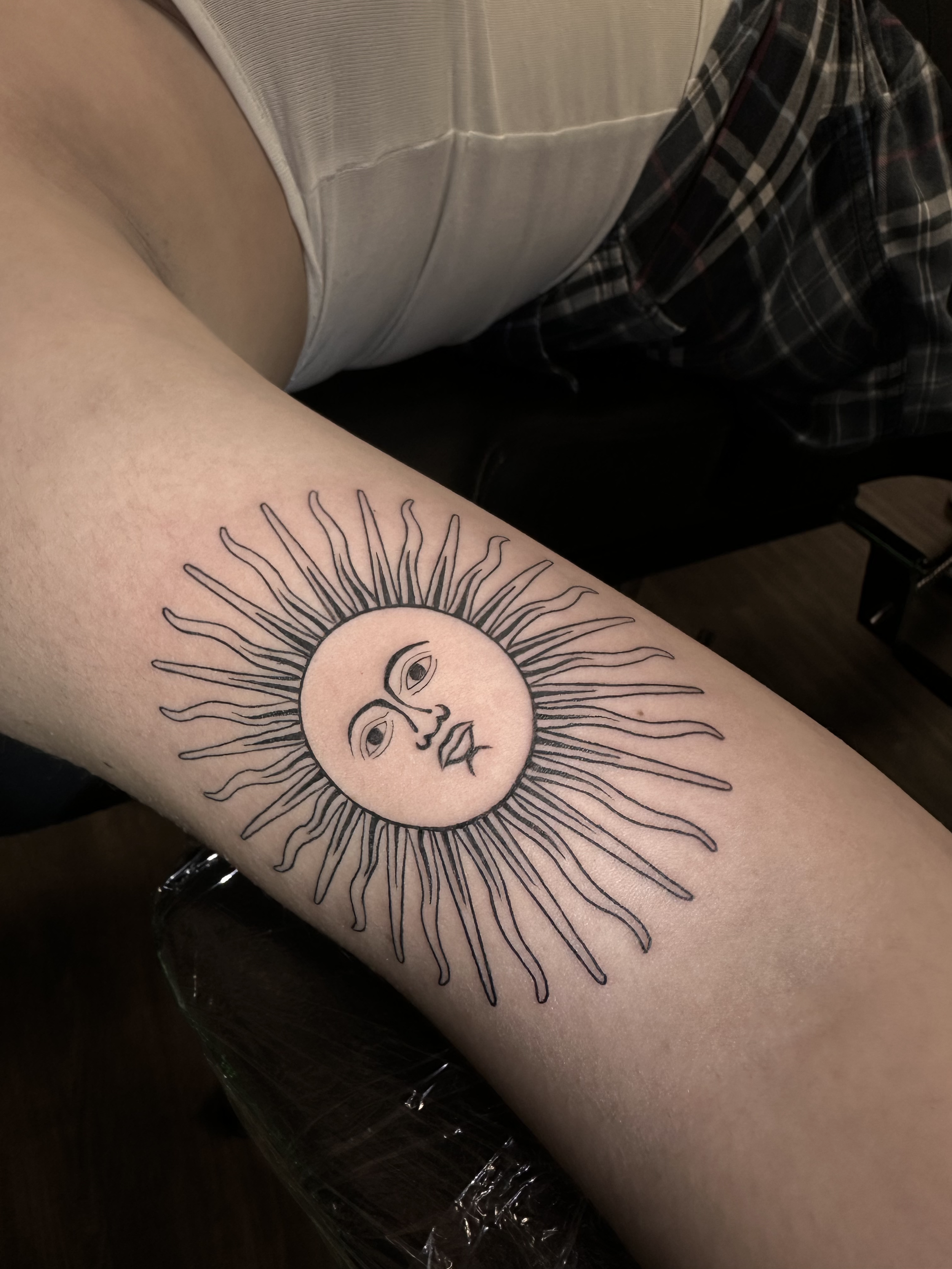 Argentina flag sun, upper arm· 1 session · [fineline] [palmsized] 
