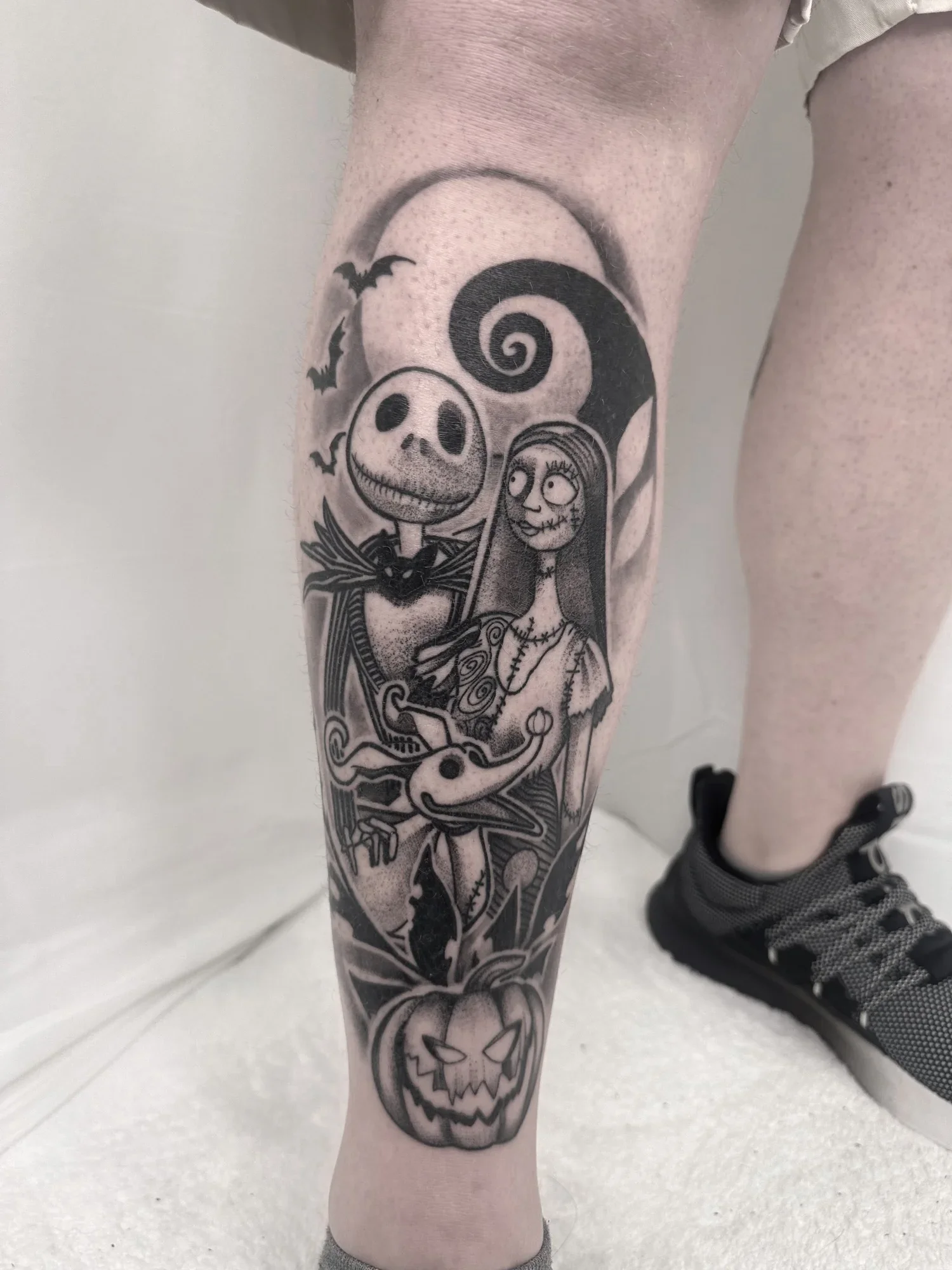 Nightmare before Christmas , Shin· 1.5 sessions · [blackwork] [Large]