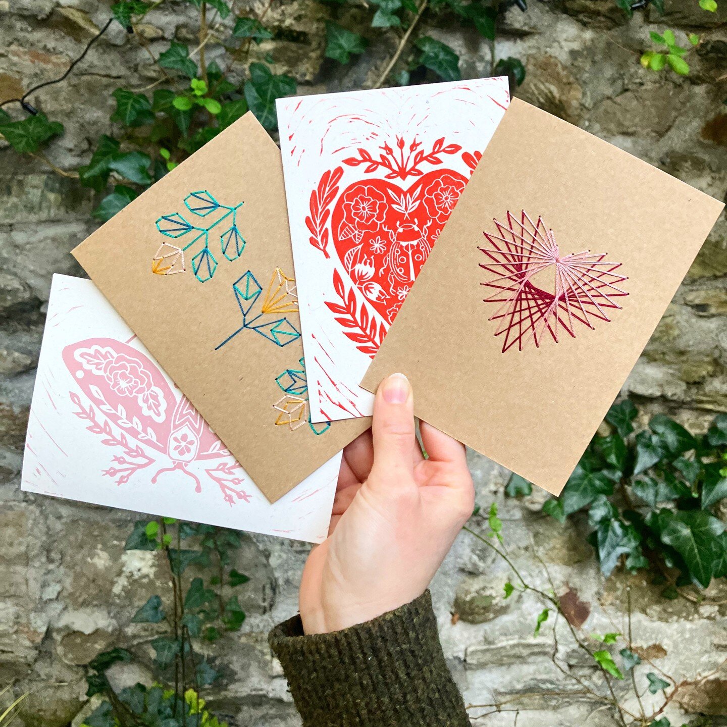Handmade mother&lsquo;s day greeting cards
#printmaker #linocutprint #linocut #linocutting #linocarving #printmakersofinstagram #irishhandmade #irishmade #reliefcarving #handcarvedstamp #reliefprinting #linolschnitt #linocutprintmaking #paperembroide