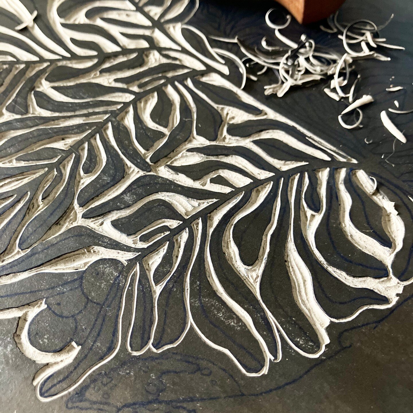 New print in the making!
.
.
.
.
.
.
.
#printmaker #linocutprint #linocut #linocutting #linocarving #printmakersofinstagram #irishhandmade #irishmade #reliefcarving #handcarvedstamp #reliefprinting #linolschnitt #linocutprintmaking #carvinglino