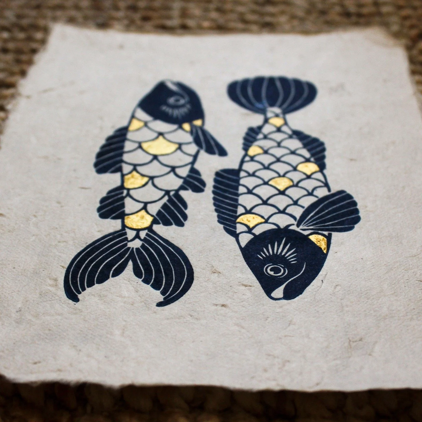 I experimented with some hand painting on one of my linocut prints. I thought the two fish on their own looked a bit boring, so I added a few golden scales. 

I'll be attending @westportmakersmarket this Saturday the 19th where you'll be able to purc