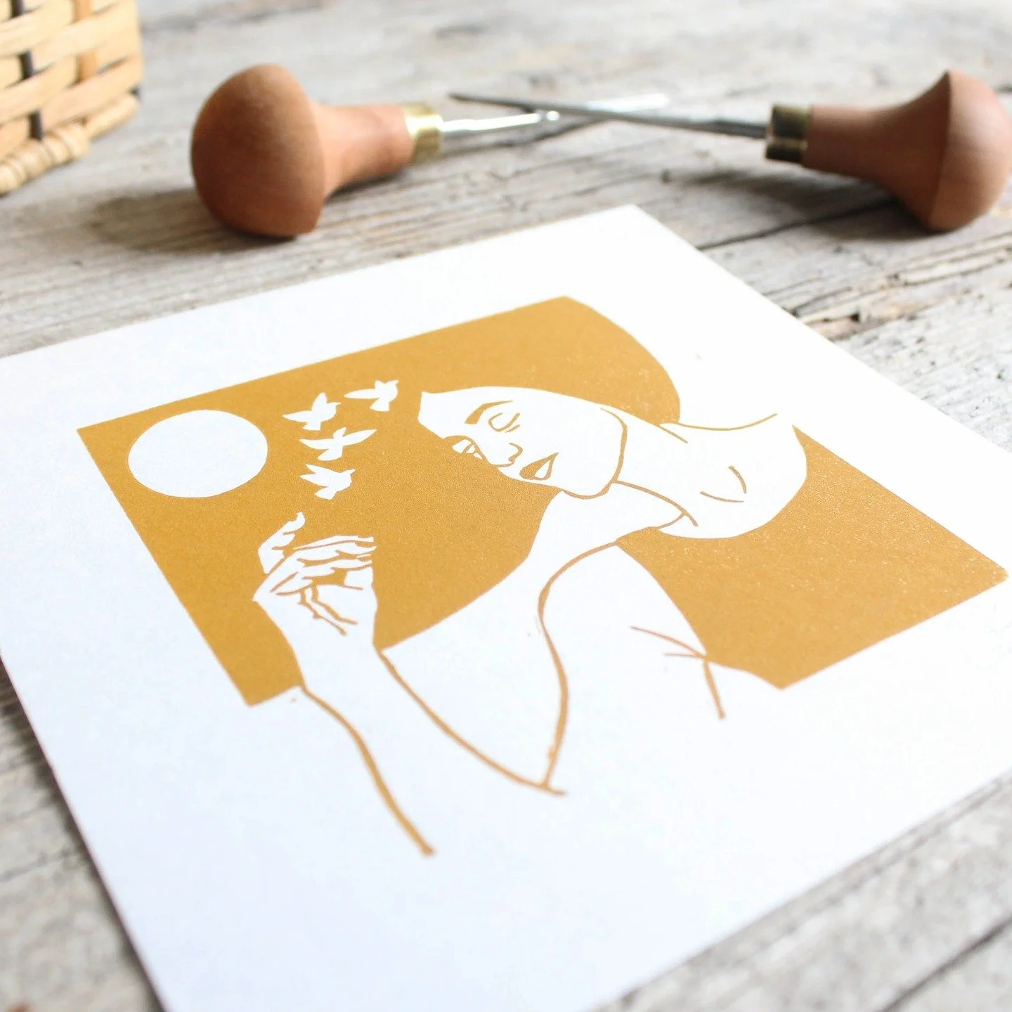 My latest linocut prints show four sleeping women under the night sky. It's the first time I tried to incorporate figures into my work and combine them with elements of nature.
.
.
.
.
.
.
.
#printmaker #linocutprint #linocut #linocutting #linocarvin