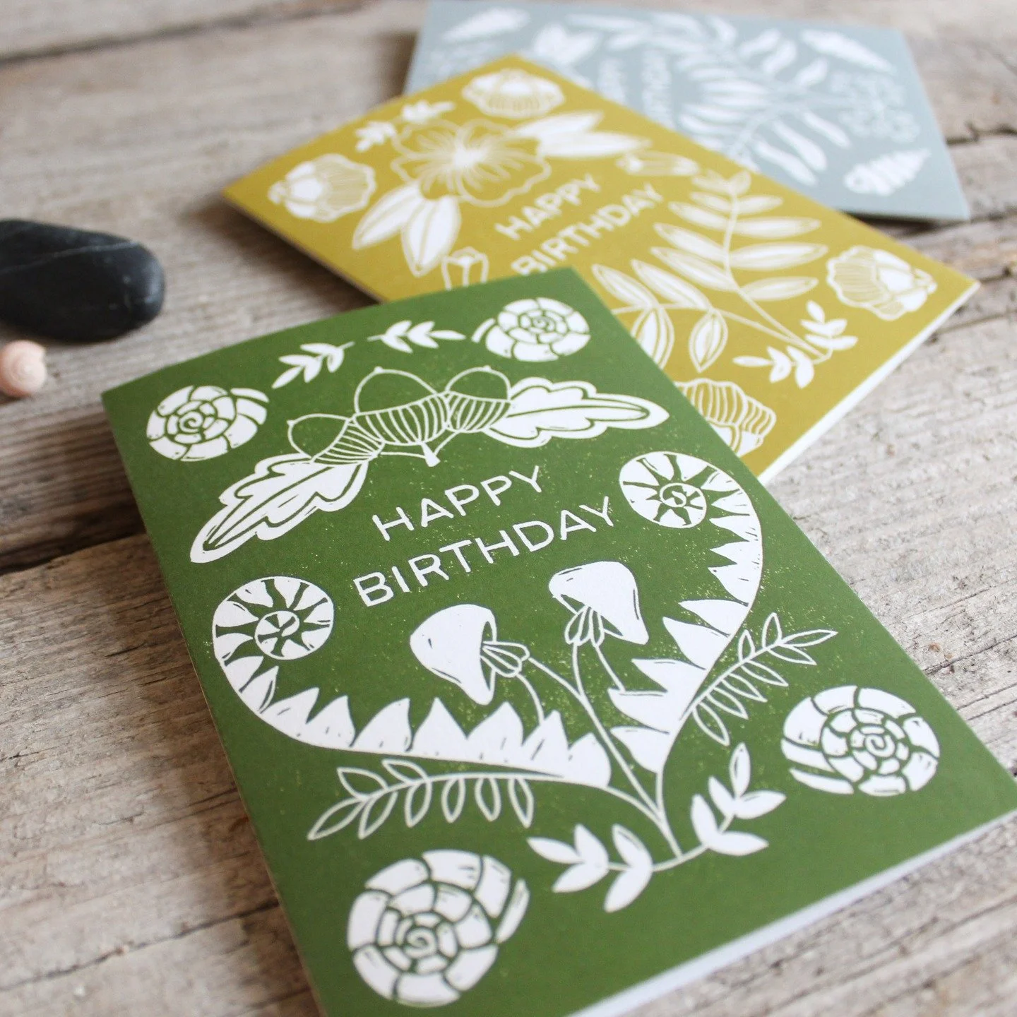 Earlier this year I designed three new birthday cards. One of them has a more autumn vibe to it and would work really well for anyone whose birthday is during the colder months. 
.
.
.
.
.
.
.
#printmaker #linocutprint #linocut #linocutcards #irishha