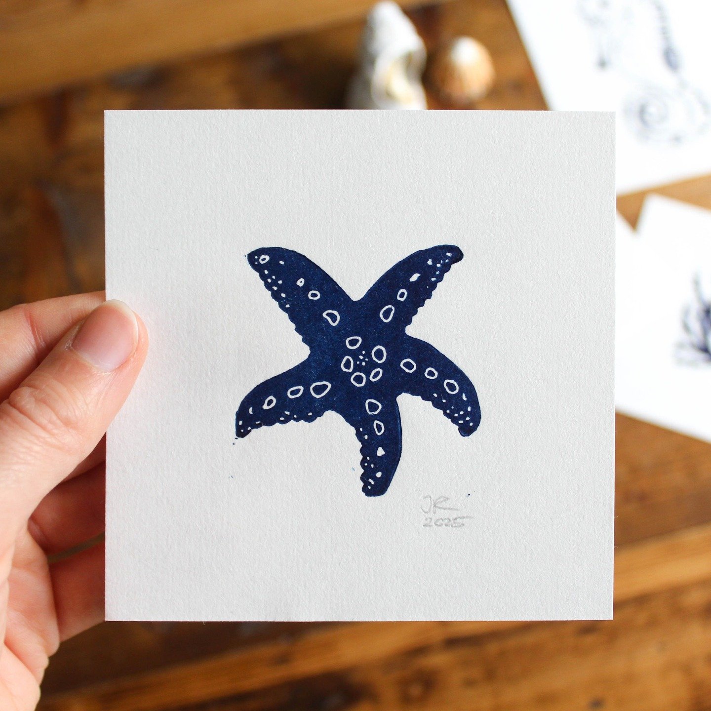 I've been enjoying making small linocut prints to use up some of the left over paper I had.
.
.
.
.
.
.
.
.
#printmaker #linocutprint #linocut #linocutting #linocarving #linocutcards #irishhandmade #irishmade #reliefcarving #handcarvedstamp #reliefpr