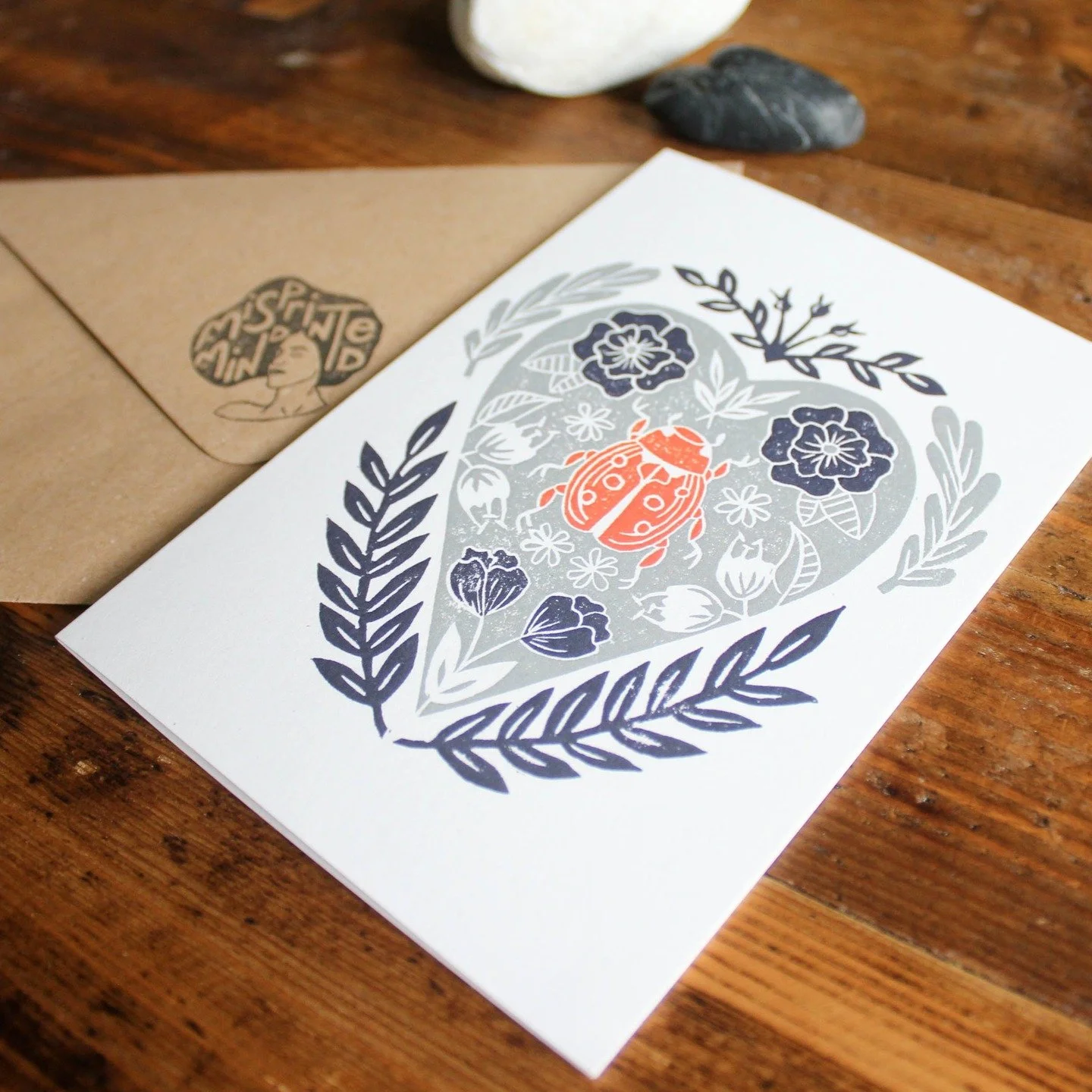 If you're looking for a last minute Mother's Day card you can pop in to the @westportmakersmarket tomorrow and pick up one of my greeting cards.
.
.
.
.
.
.
#printmaker #linocutcards #irishcrafts #handmadeinireland #linocutcards #greetingcards #cardm