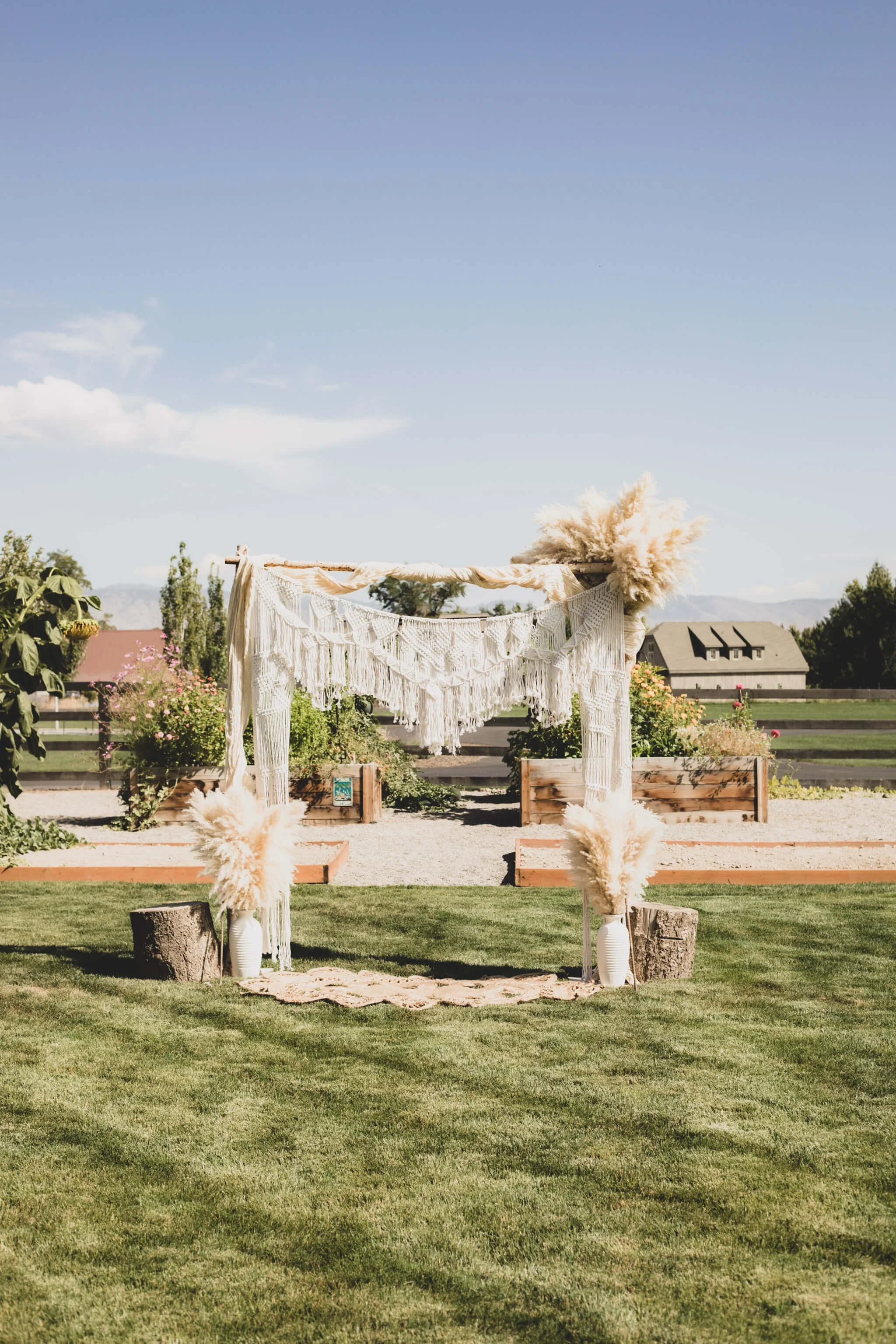 eagleid_backyard _wedding_-03.jpg