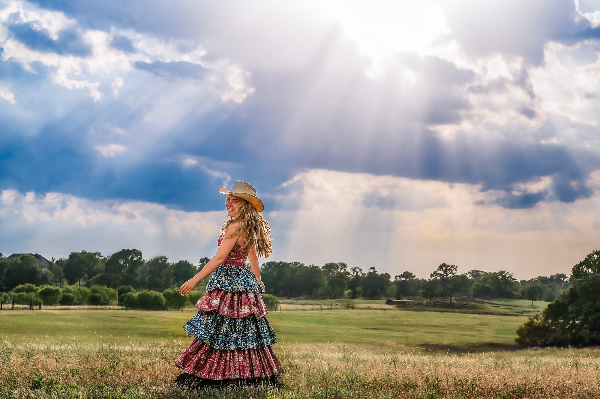 A high school senior portrait session with Heidi Knight is what your daughterβs dreams are made of.