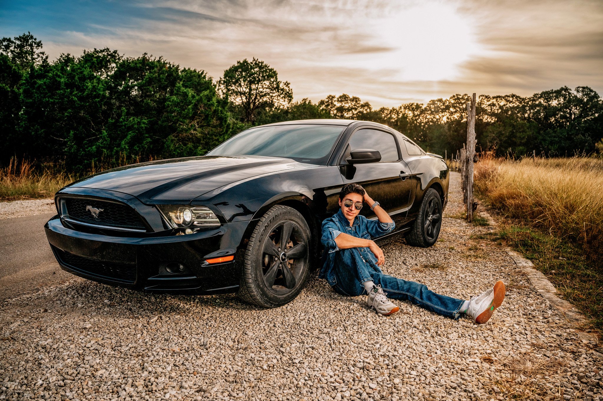 Mustangthemed_seniorportraits_copyrightHeidiKnightPhotography_WimberleyTexas15.jpg