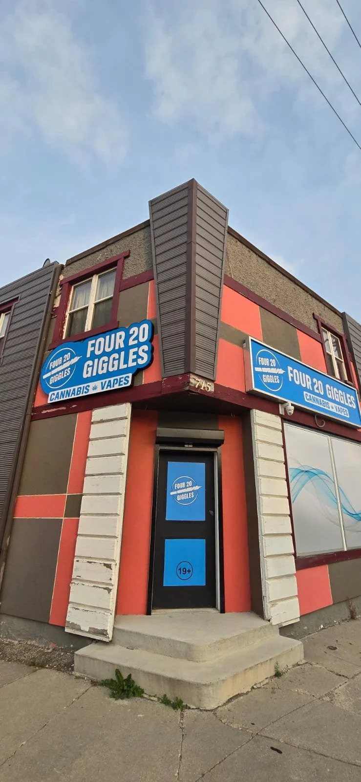 Four20 Giggles Weed & Cannabis Store - St Marys, Winnipeg, MB