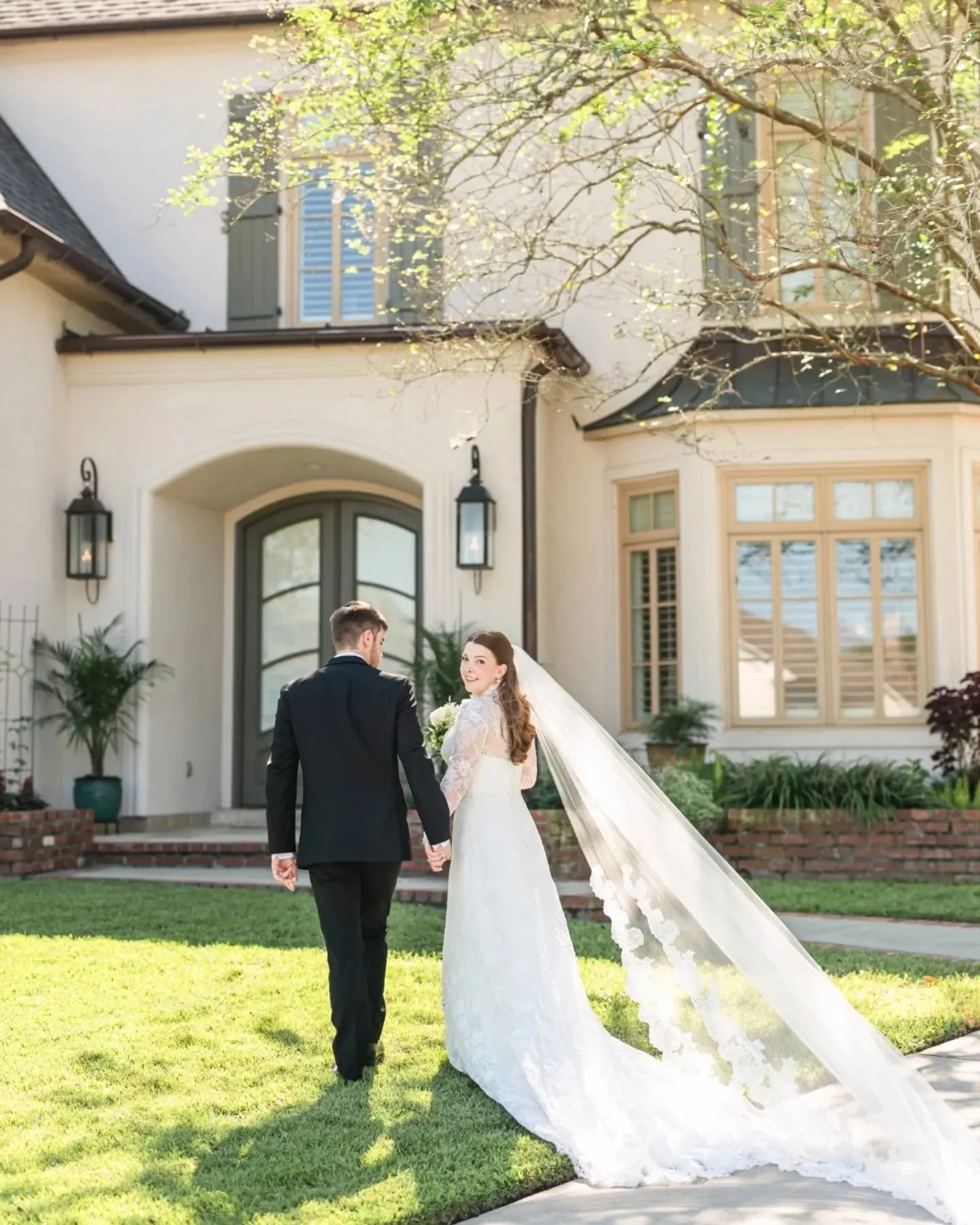 Mr. &amp; Mrs. Snyder | 9.27.25 🫶

A gorgeous day spent mostly at Lindsay's childhood home!! Couldn't have asked for a better way to open up my Fall 2025 weddings! Cheers to the newlyweds 💗💗

Vendors: 
Photographer: @rachaelbphotographybr
Second P