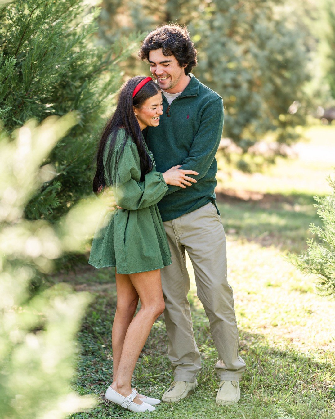 Love when mom and dad take a few minutes during a session to get some pictures of just them 🫶🫶

Christmas tree farm minis were so much fun again this season 🌲